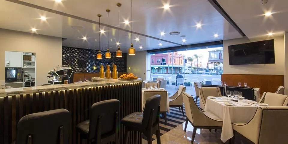 Restaurant/places to eat in Ellen Hotel