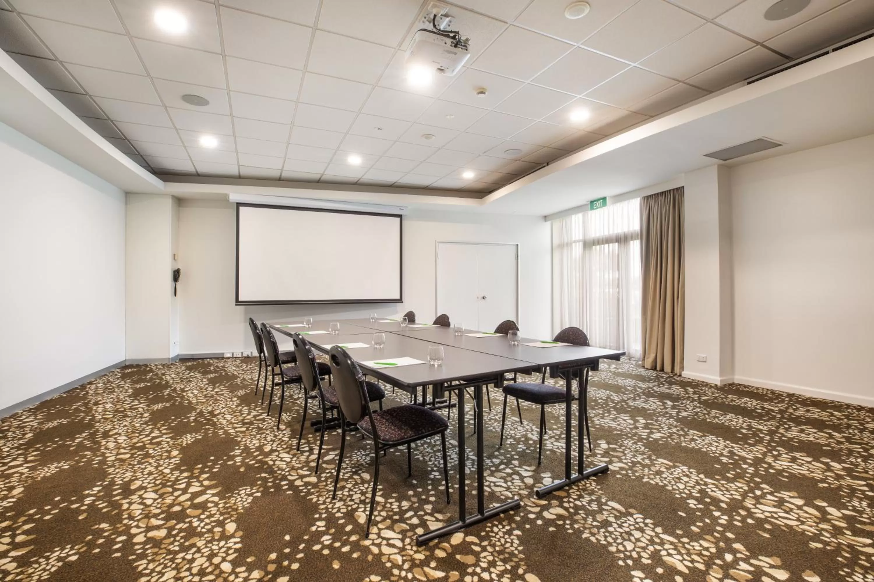 Meeting/conference room in Holiday Inn Melbourne Airport by IHG