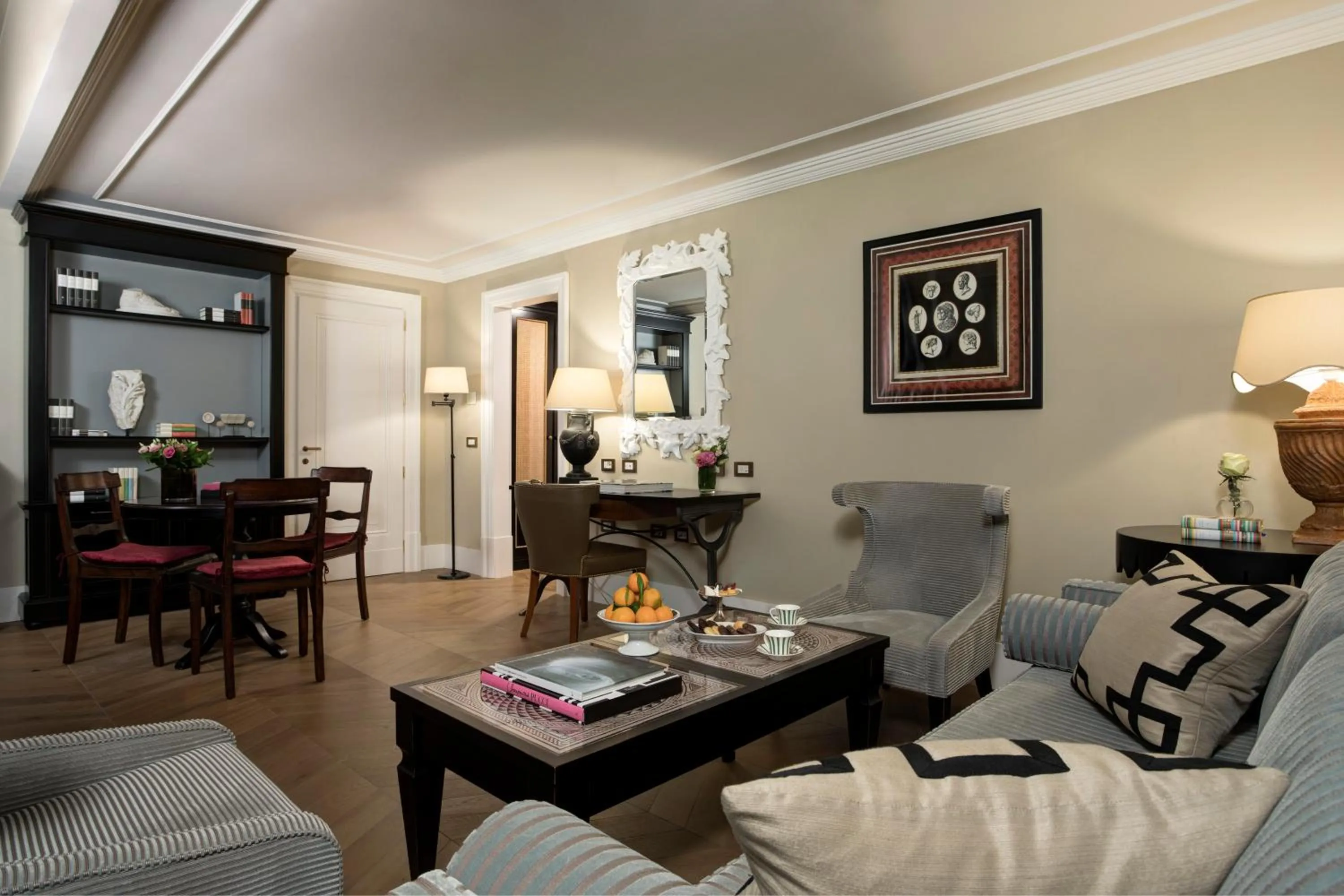 Living room in Rocco Forte Hotel De La Ville