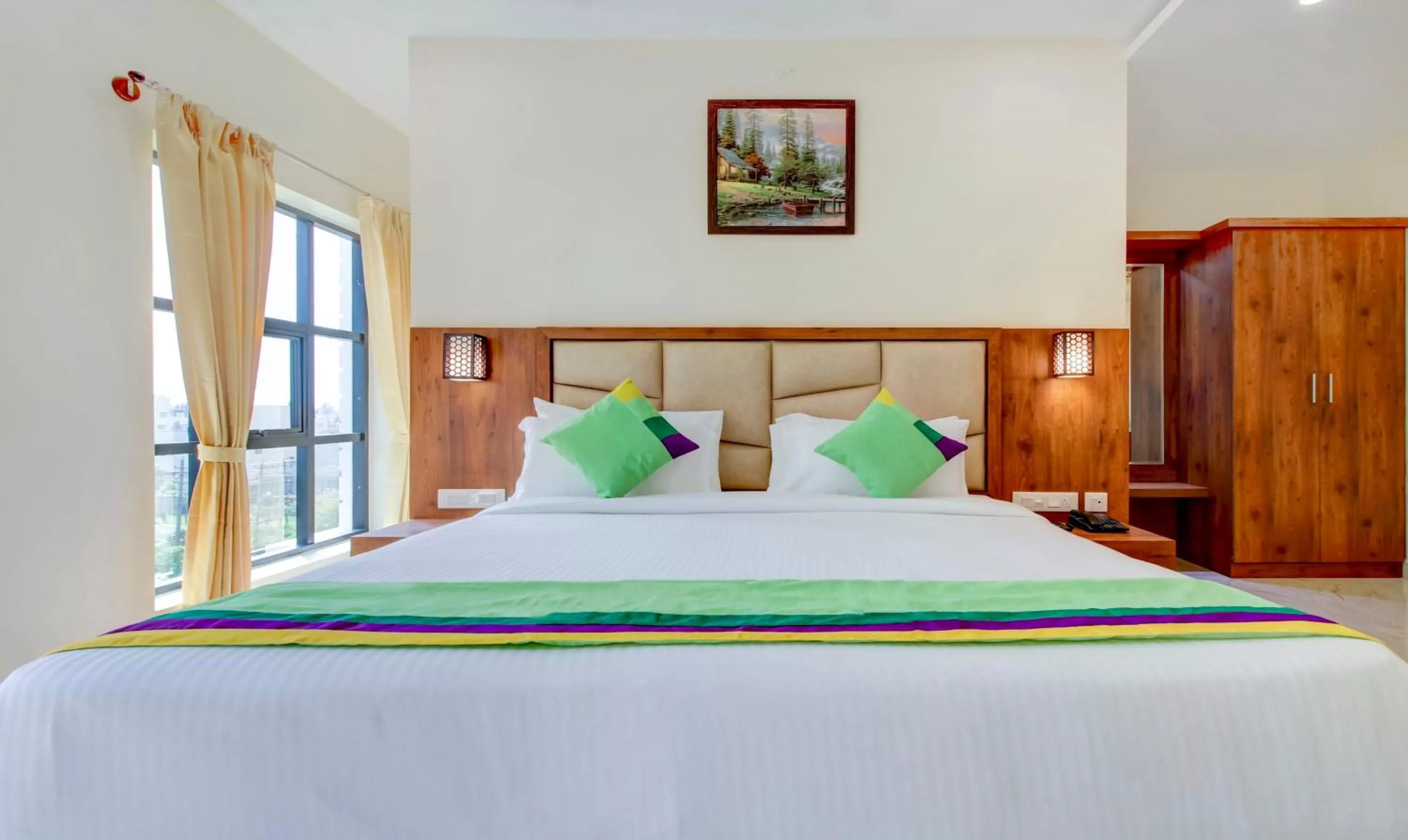 Bedroom, Bed in Treebo The Meridian, 10 Mins To Mahatma Gandhi Park