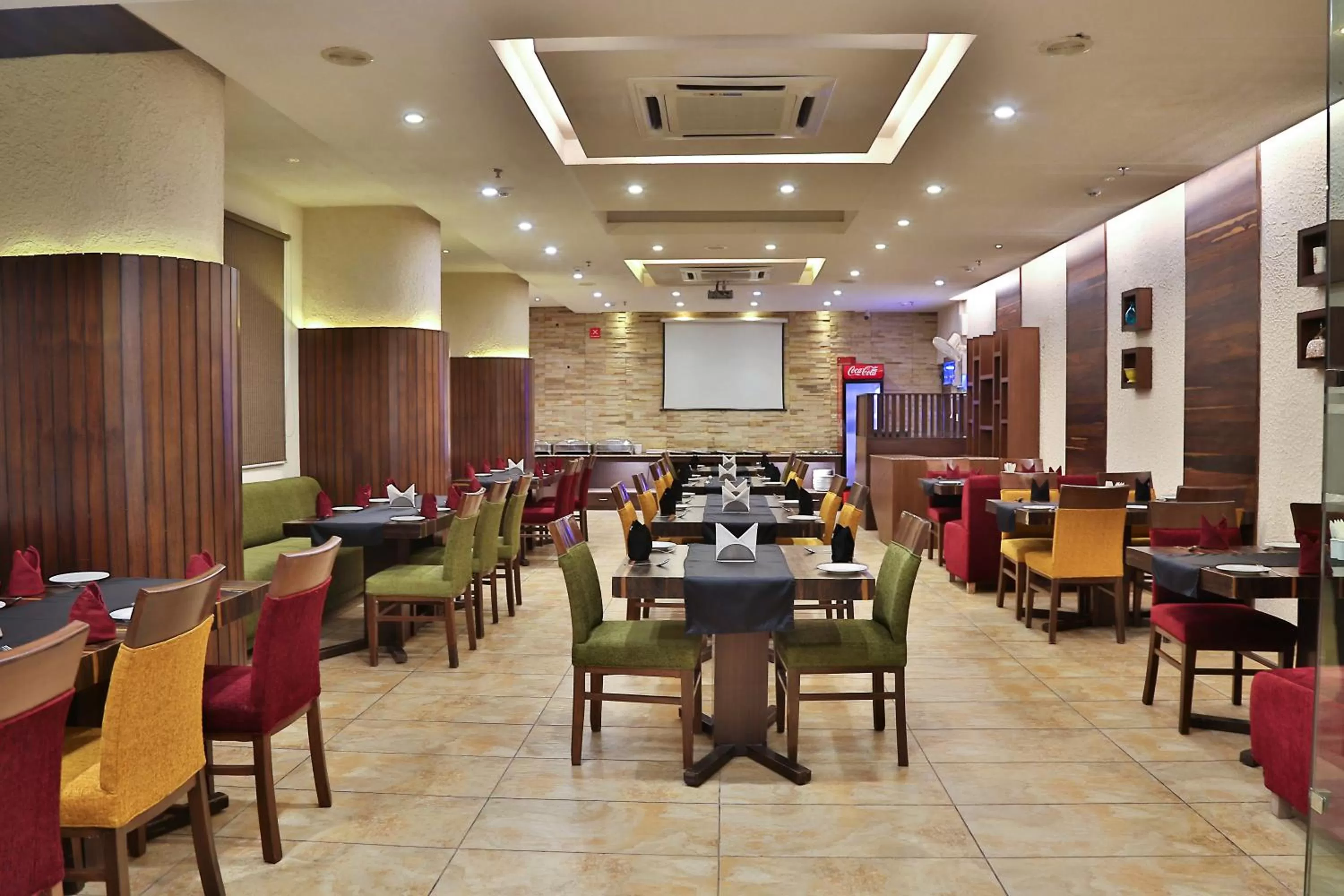 Restaurant/Places to Eat in Hotel Sapphire