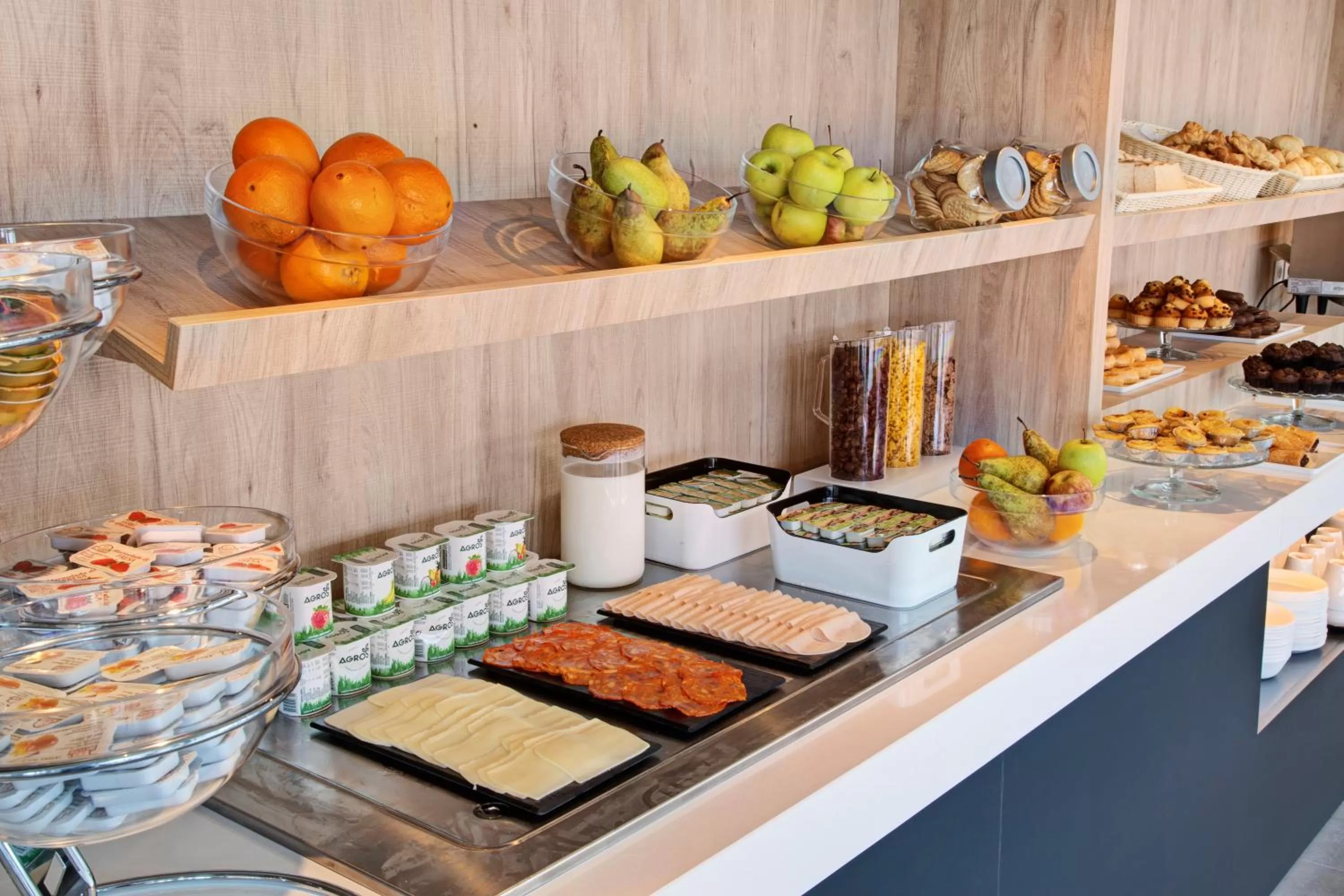 Buffet breakfast in B&B HOTEL Porto Expo Aeroporto