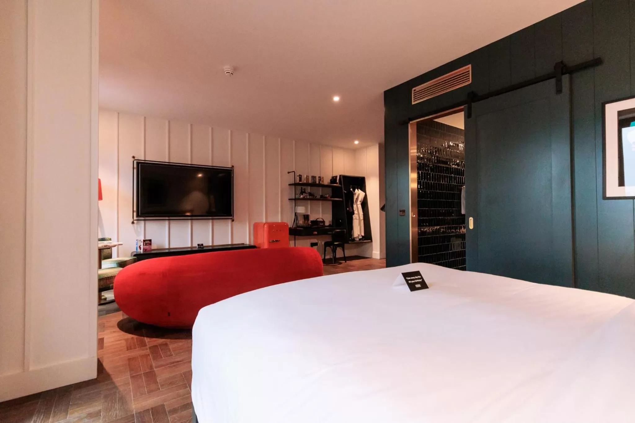 Photo of the whole room, Bed in The Dean Cork