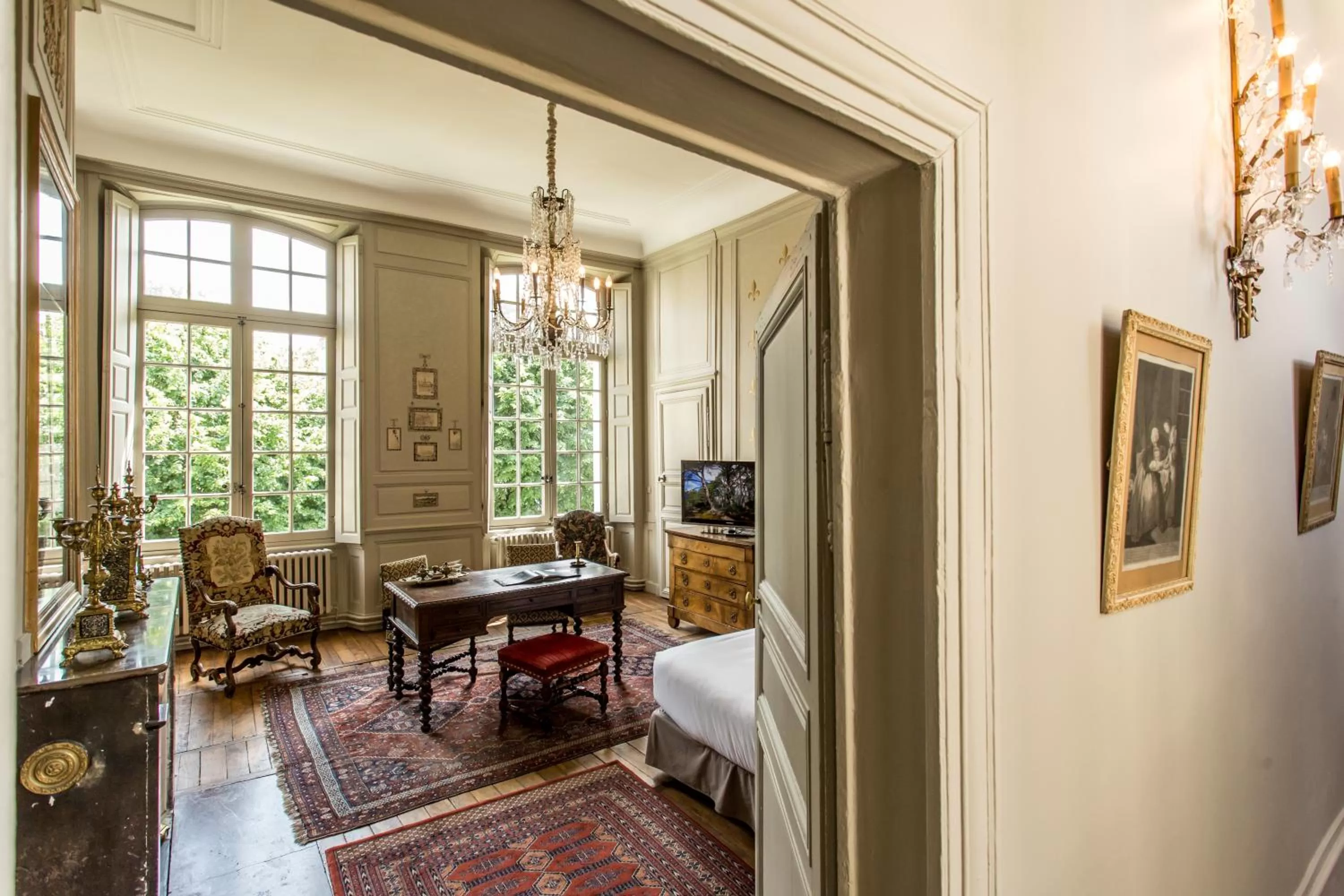 L'Hotel de Panette, Un exceptionnel château en ville - Chambres historiques, parking - Petit Déjeuner offert