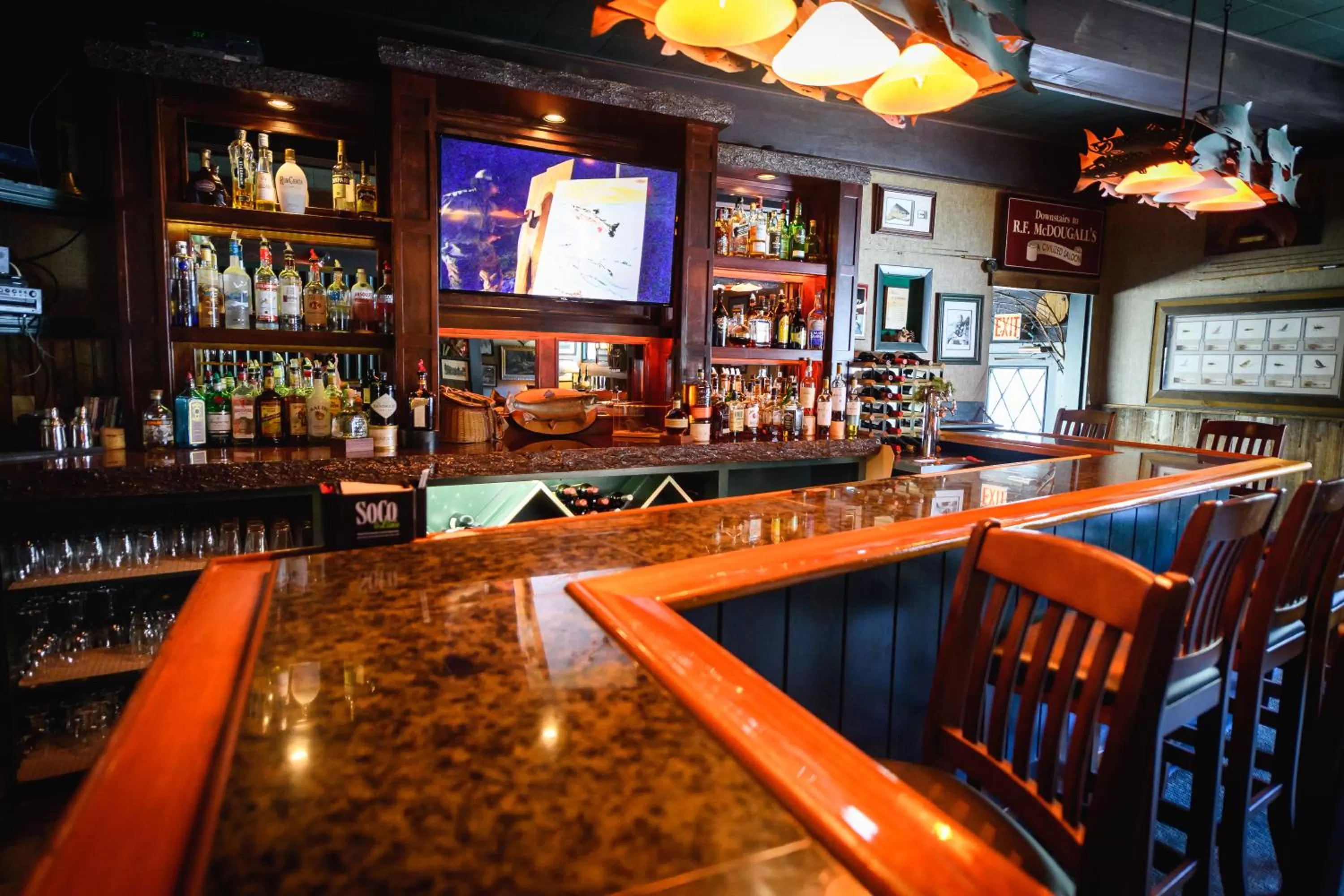 Lounge or bar in Hungry Trout Resort