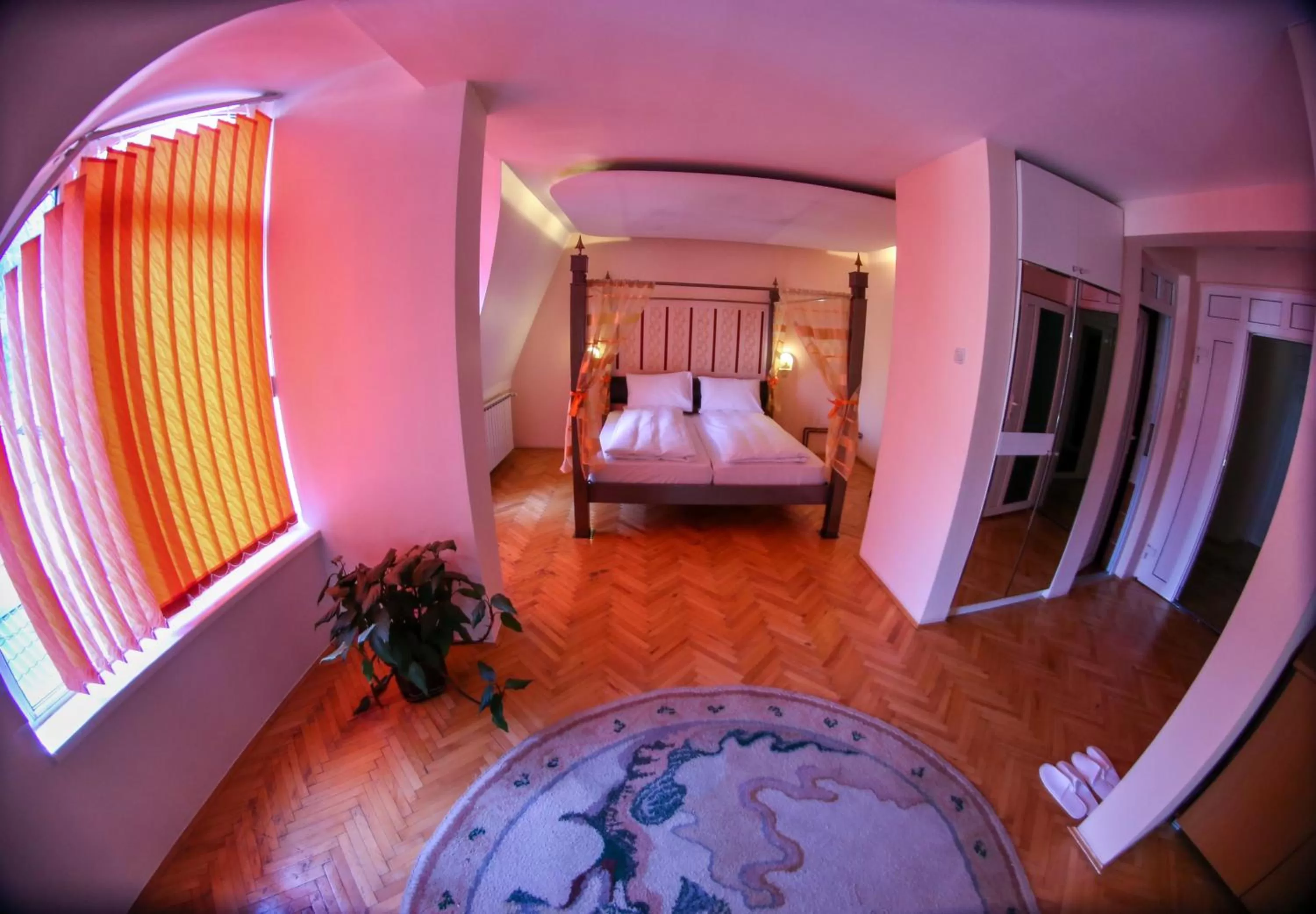 Photo of the whole room, Bed in Hotel Fontana