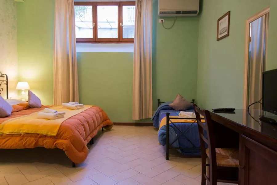 Bed in Florence Decamerone B&B