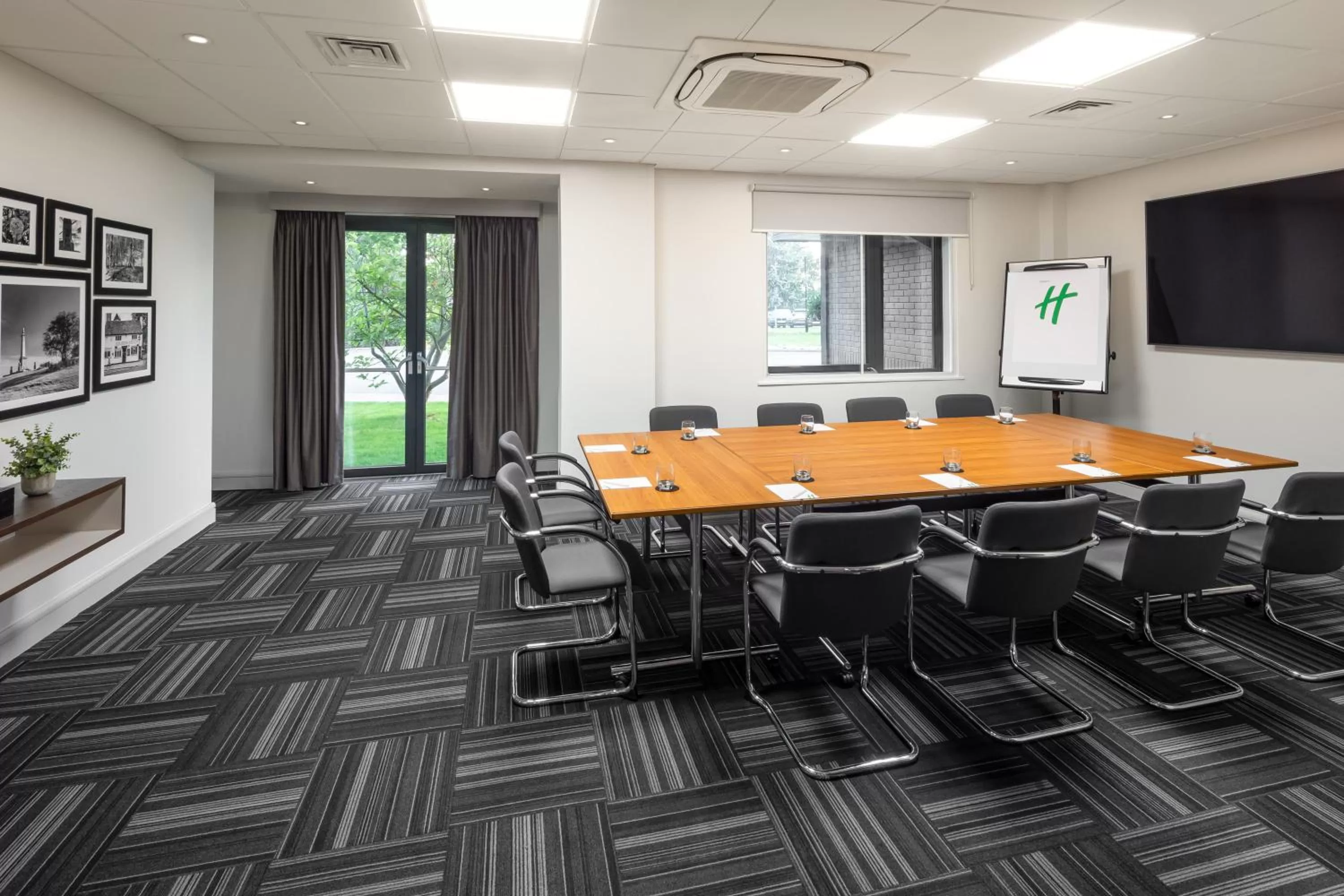 Business facilities in Holiday Inn Aylesbury by IHG