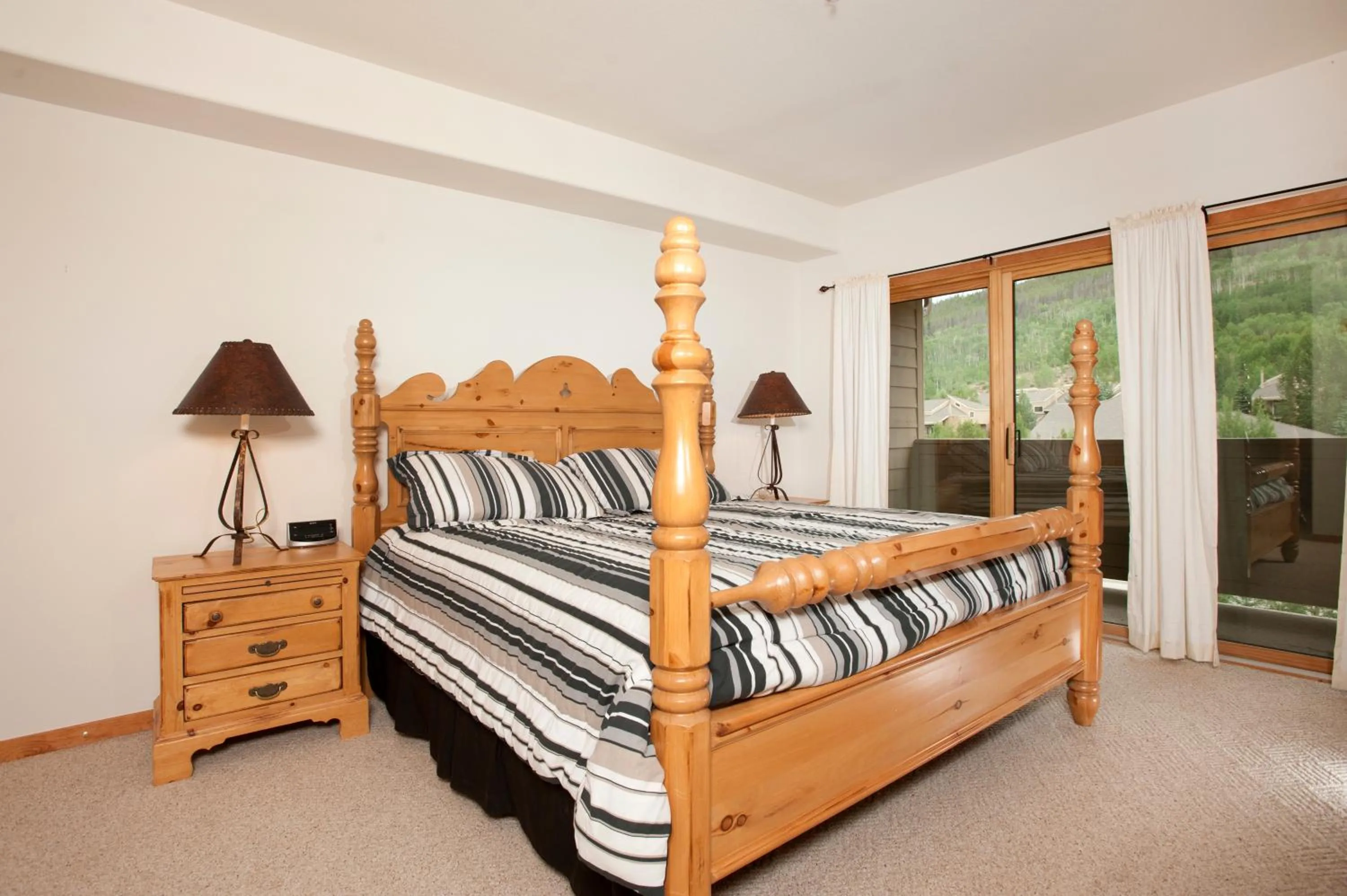 Bed in Gateway Mountain Lodge by Keystone Resort