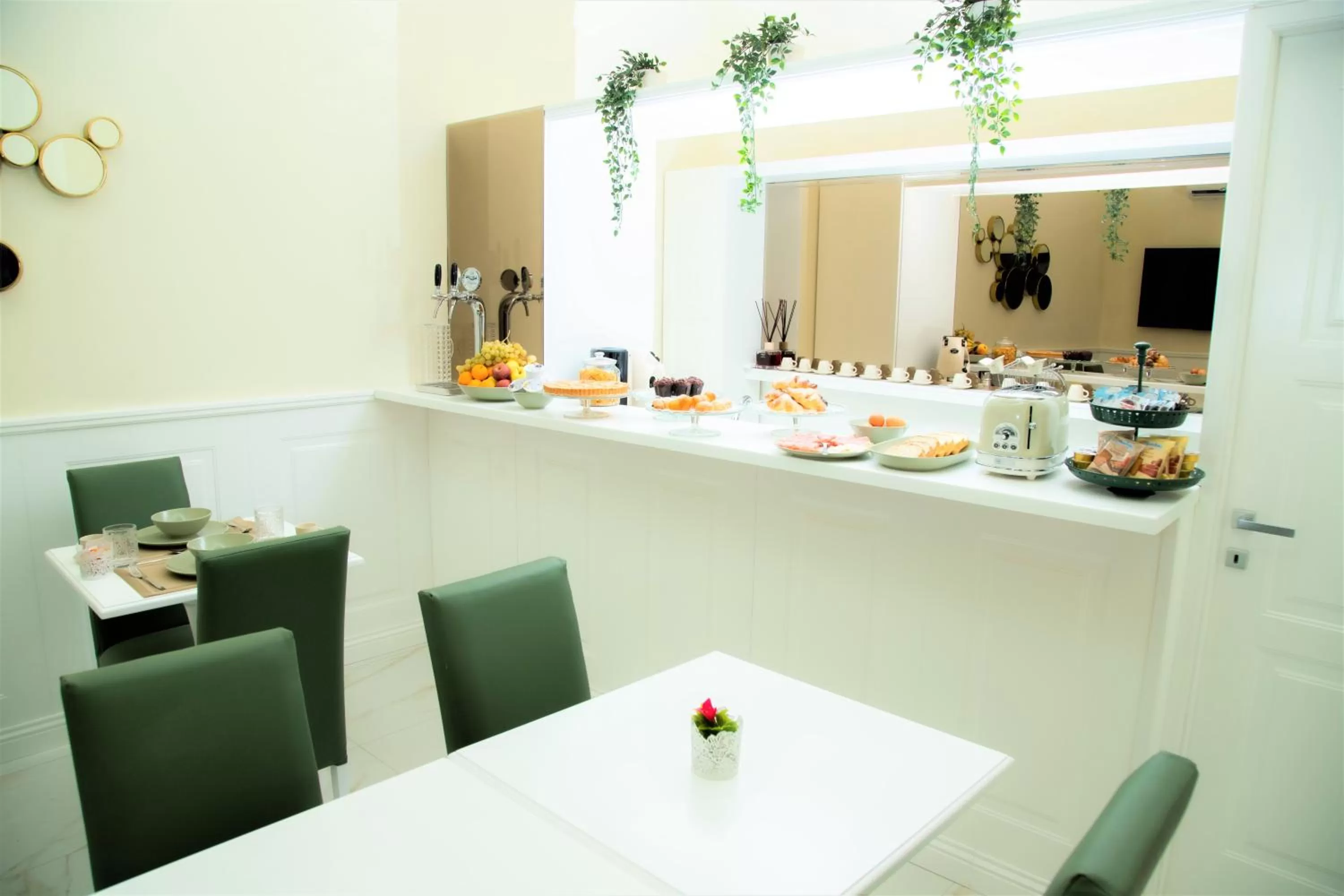 Breakfast, Restaurant/Places to Eat in Gentile Suite