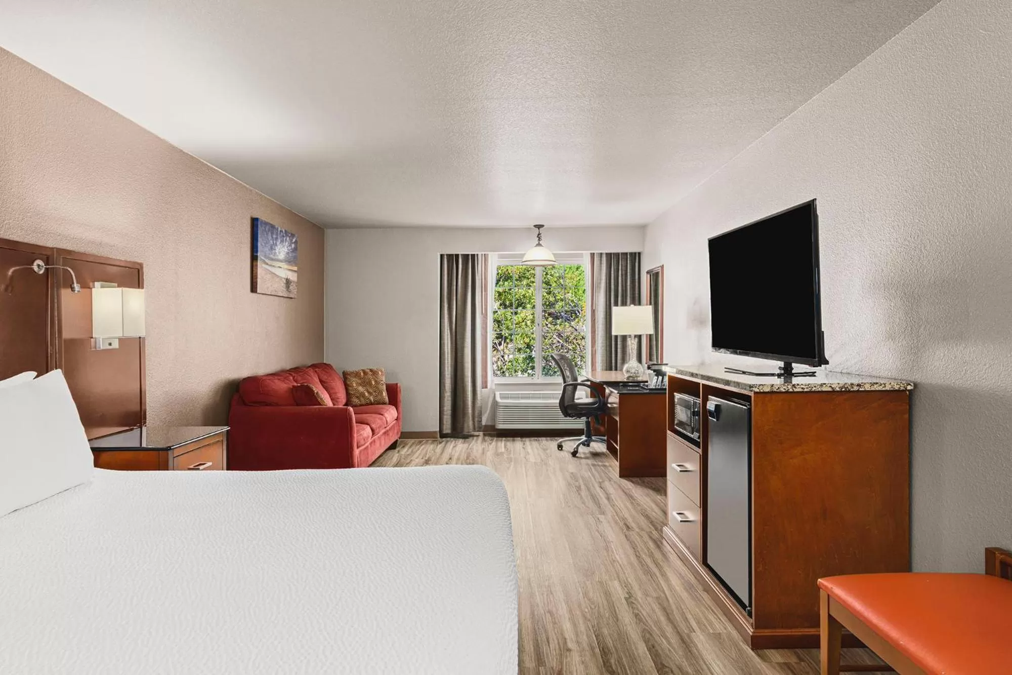 Bed in The Ashley Inn & Suites