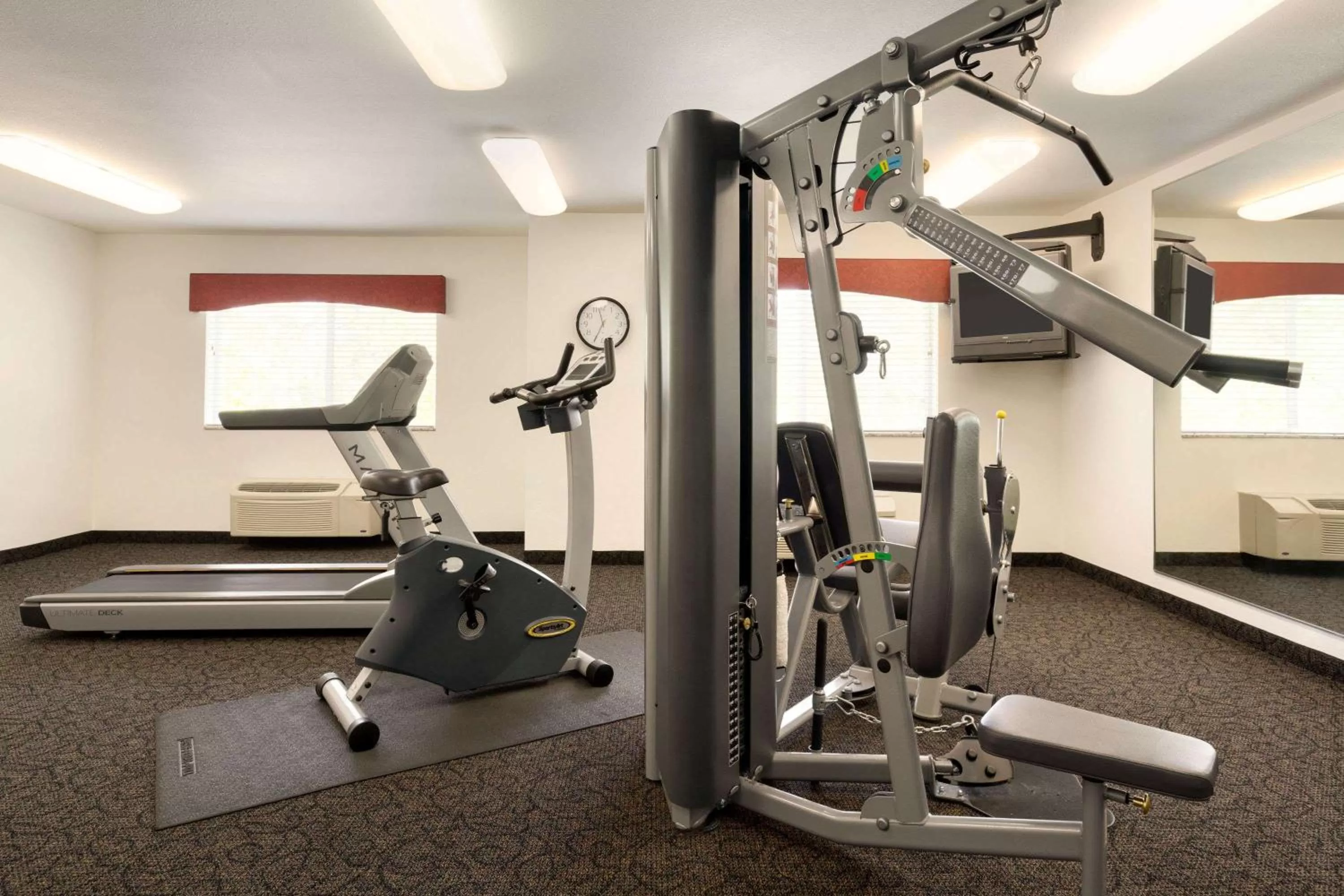 Fitness centre/facilities in Travelodge by Wyndham Dunsmuir