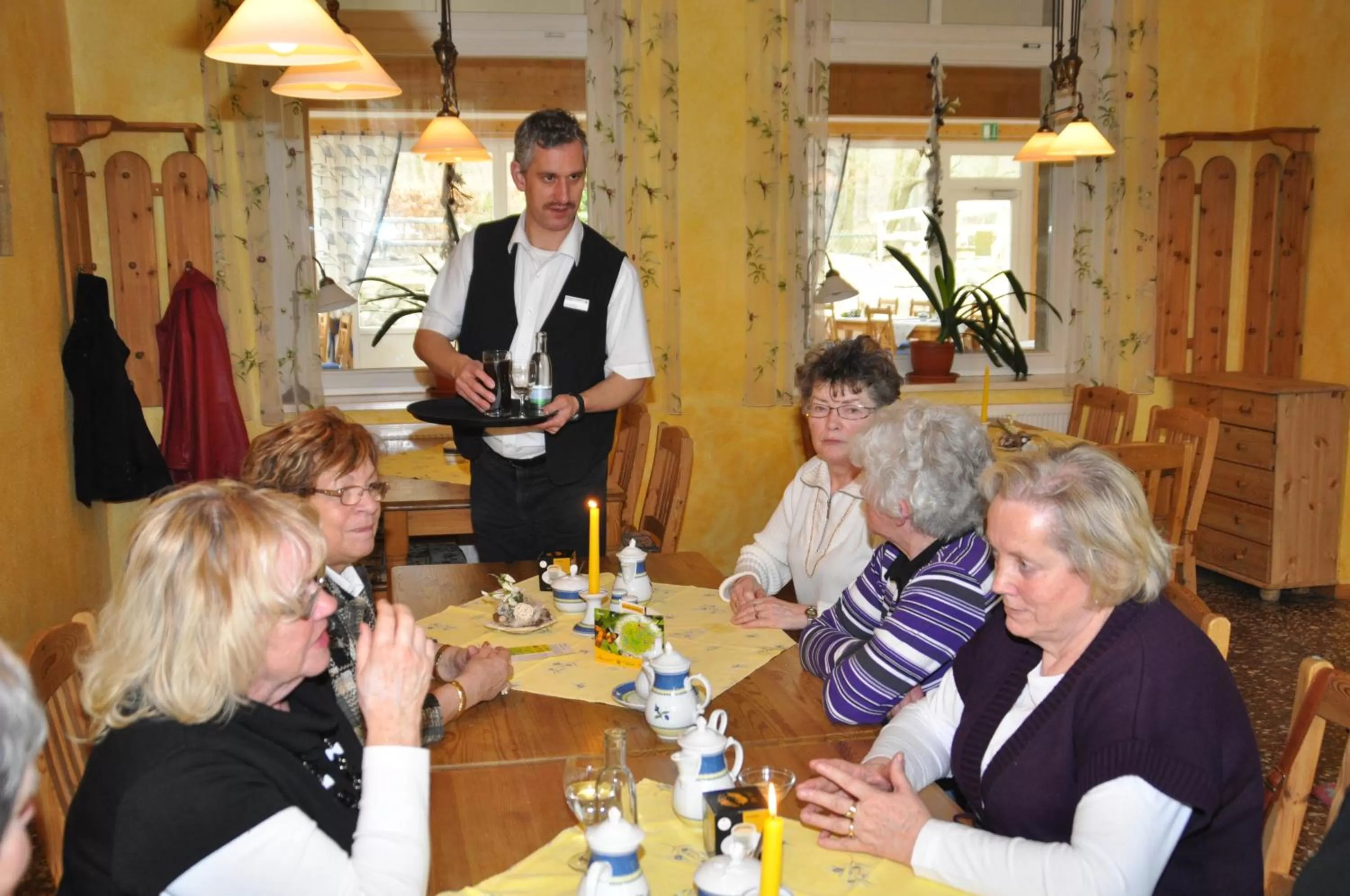 People in Landgasthof Alter Bahnhof