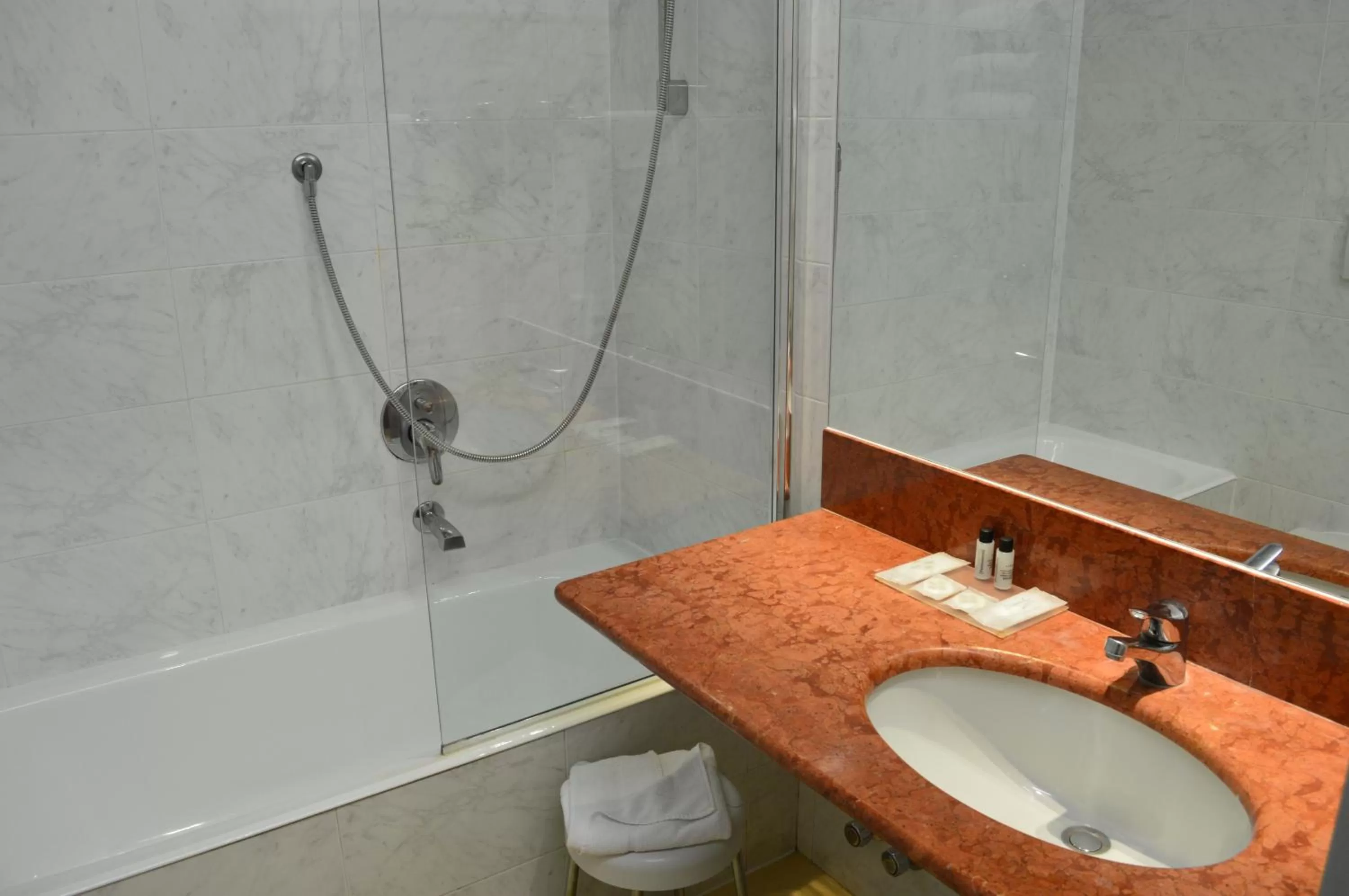 Bath in Art Hotel Boston