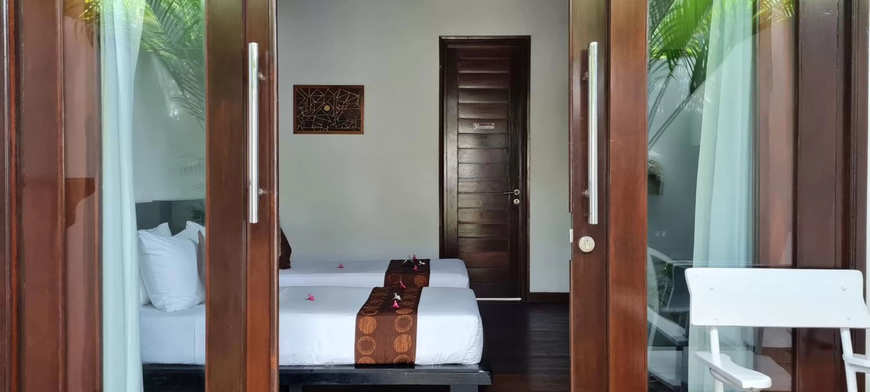 Facade/entrance, Bed in The Trawangan Resort