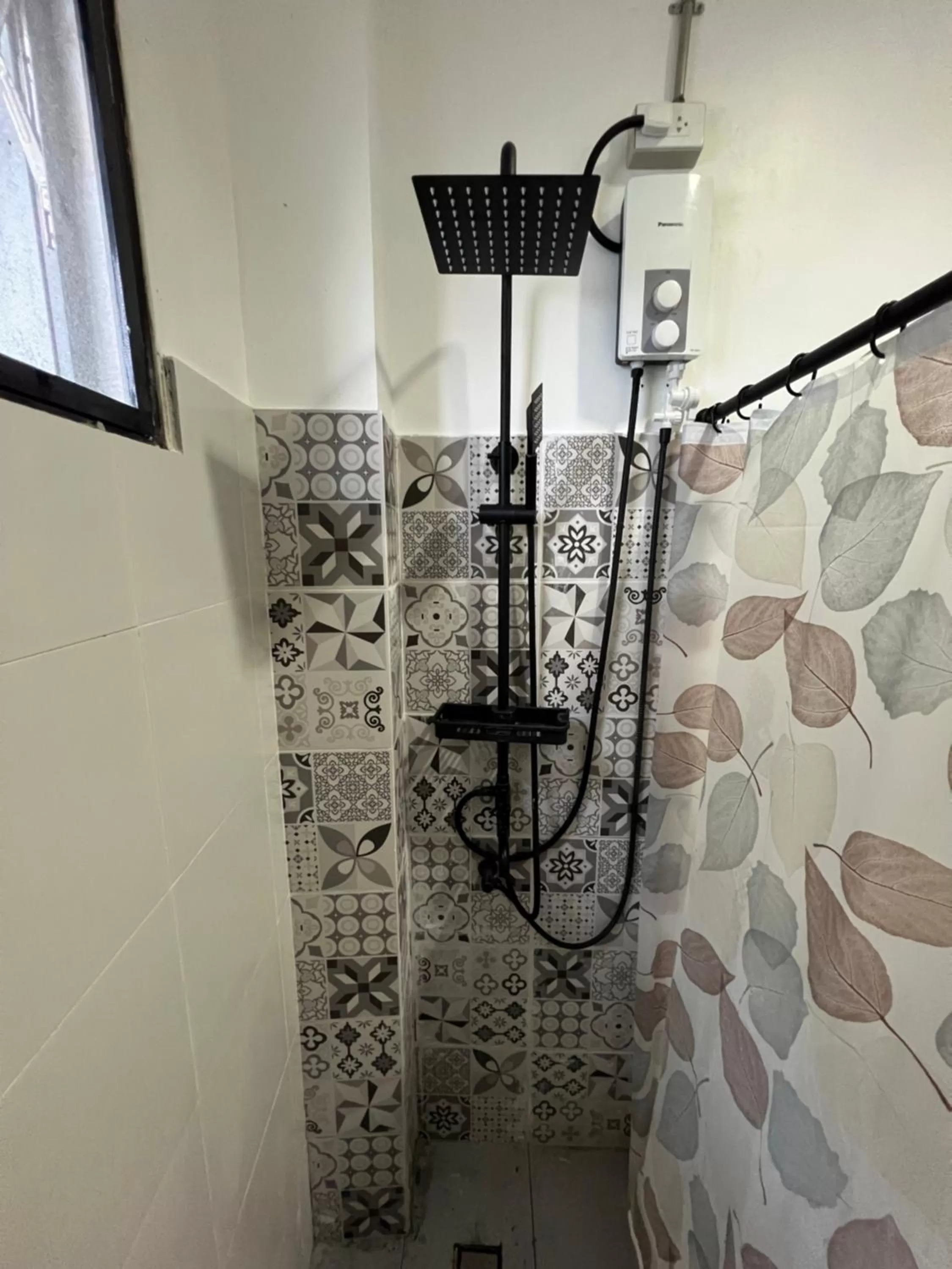 Shower in HappyNest Hostel Cebu