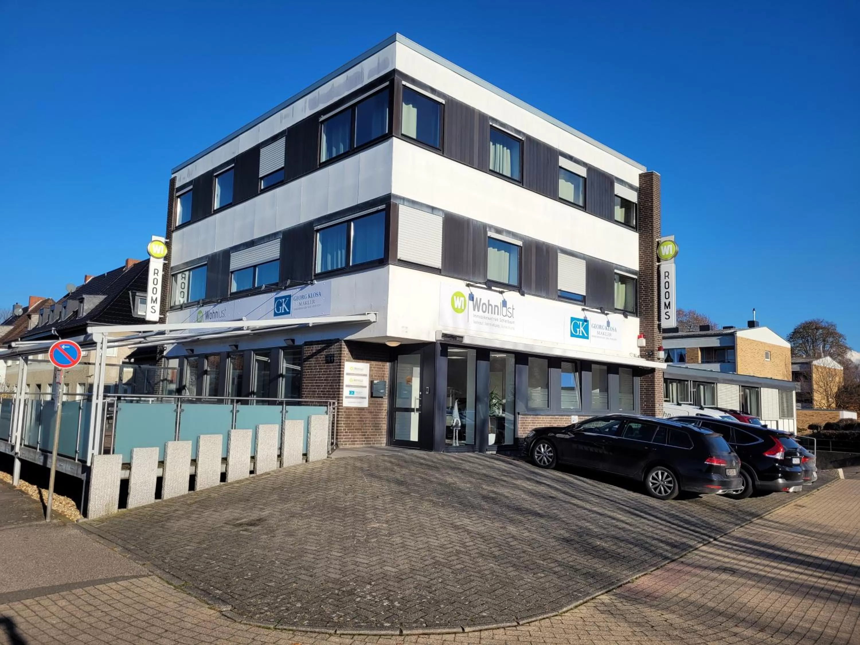 Property building in Guesthouse WI rooms