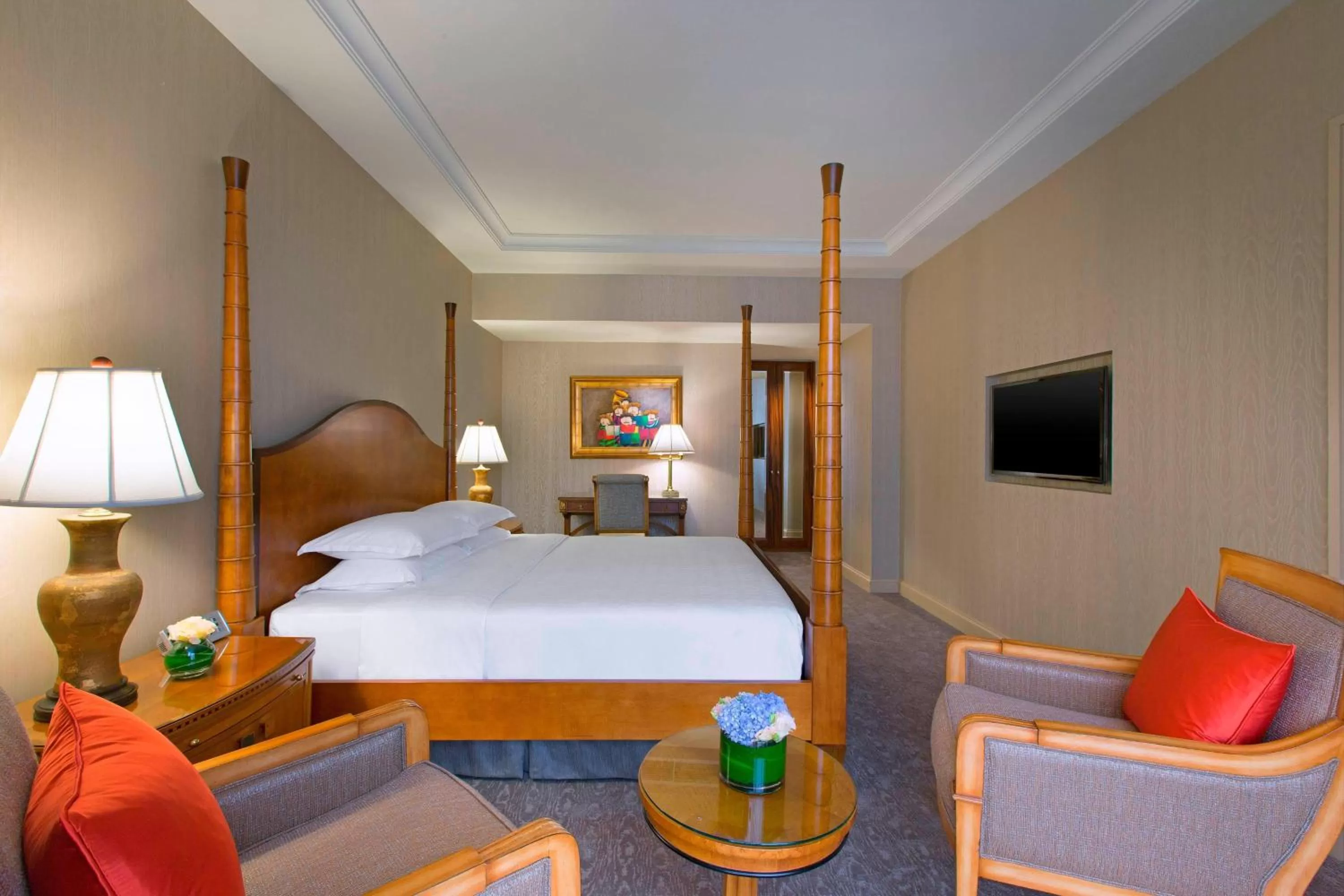 Lounge or bar, Bed in Sheraton Towers Singapore Hotel