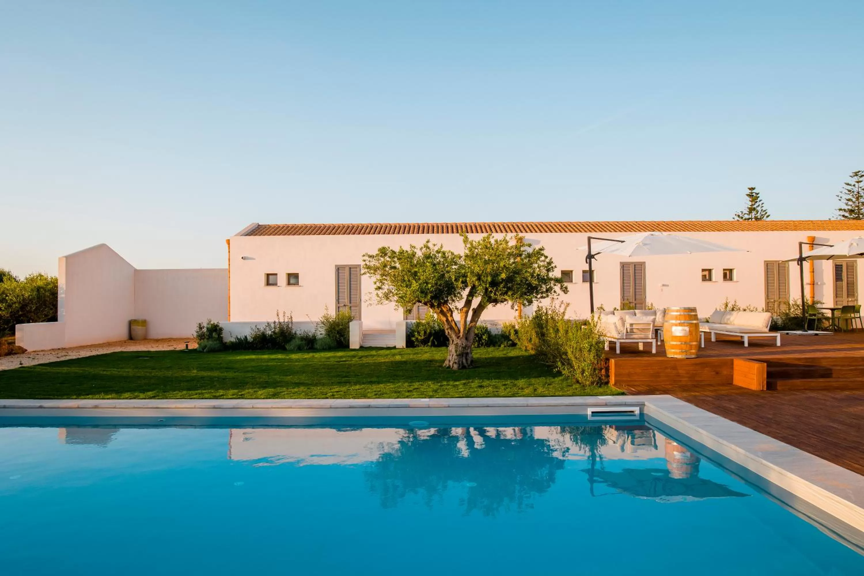 Pool view in Baglio Custera
