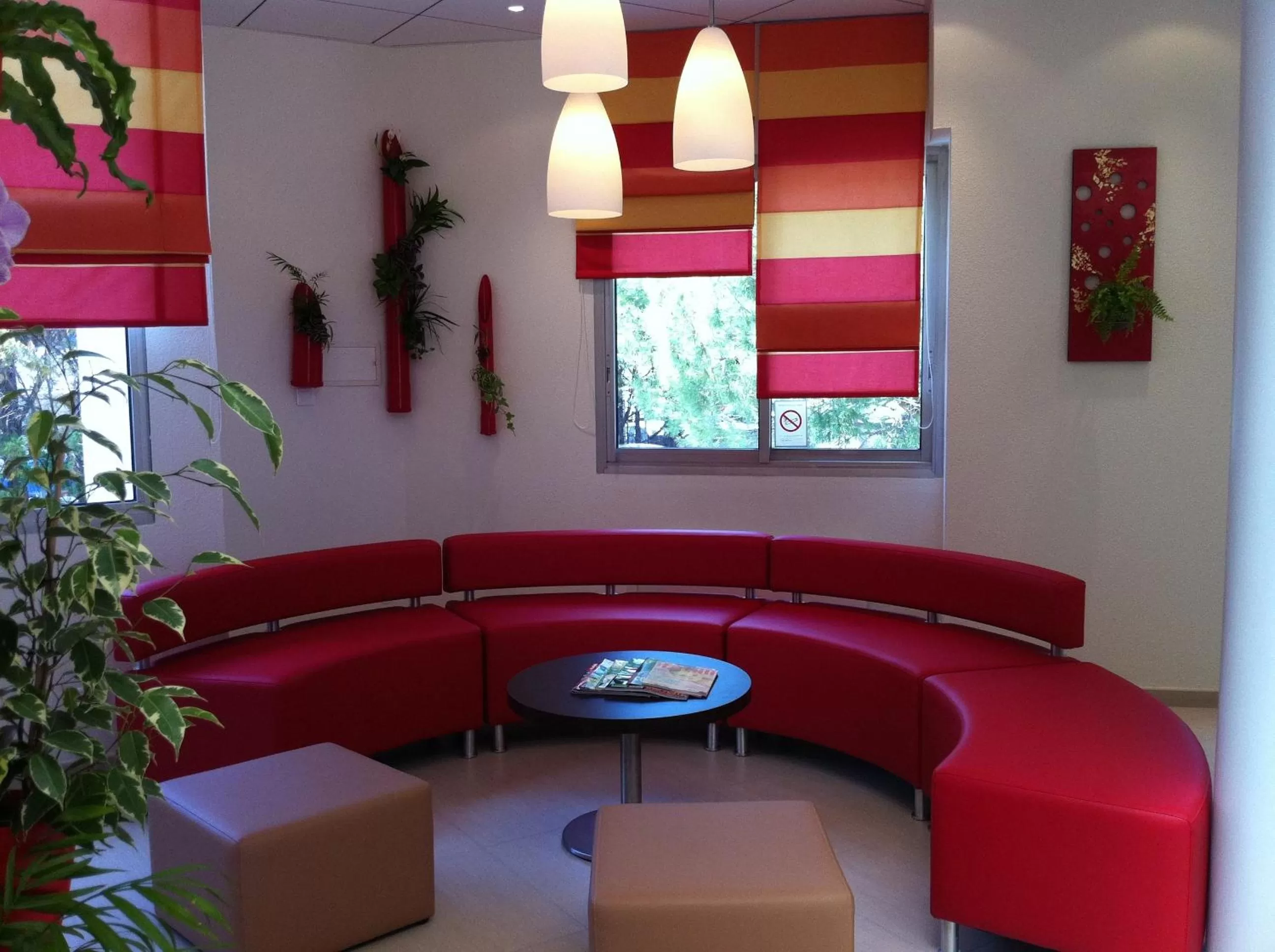 Lobby or reception in ibis Sète Balaruc les Bains Bien-être et Spa