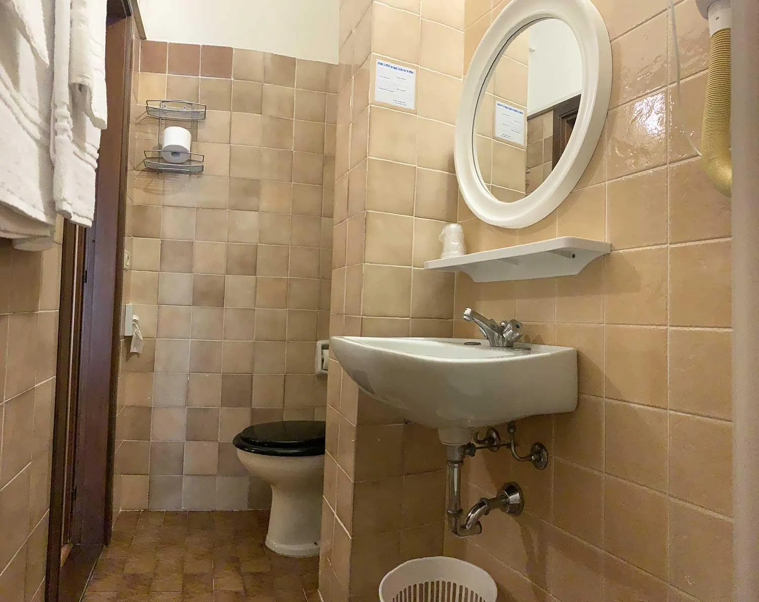 Shower in Hotel Rabay