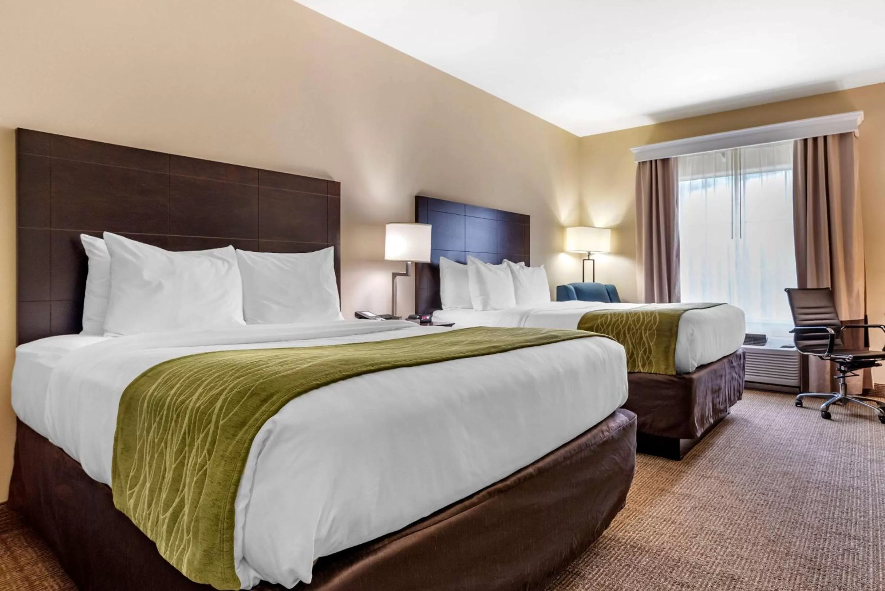 Photo of the whole room, Bed in Comfort Inn & Suites Scott-West Lafayette