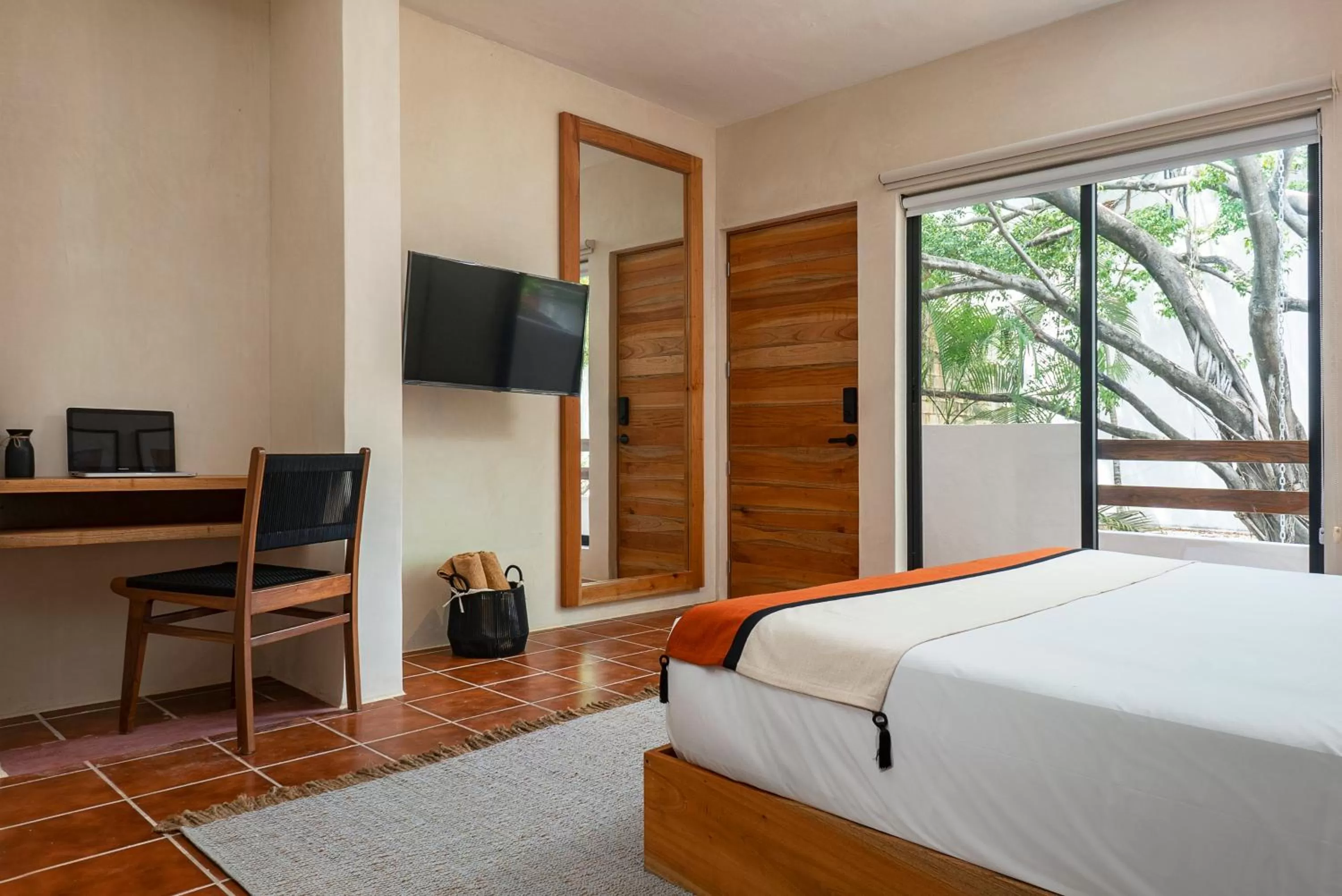 TV and multimedia, Bed in Hotel Aalada Playa del Carmen