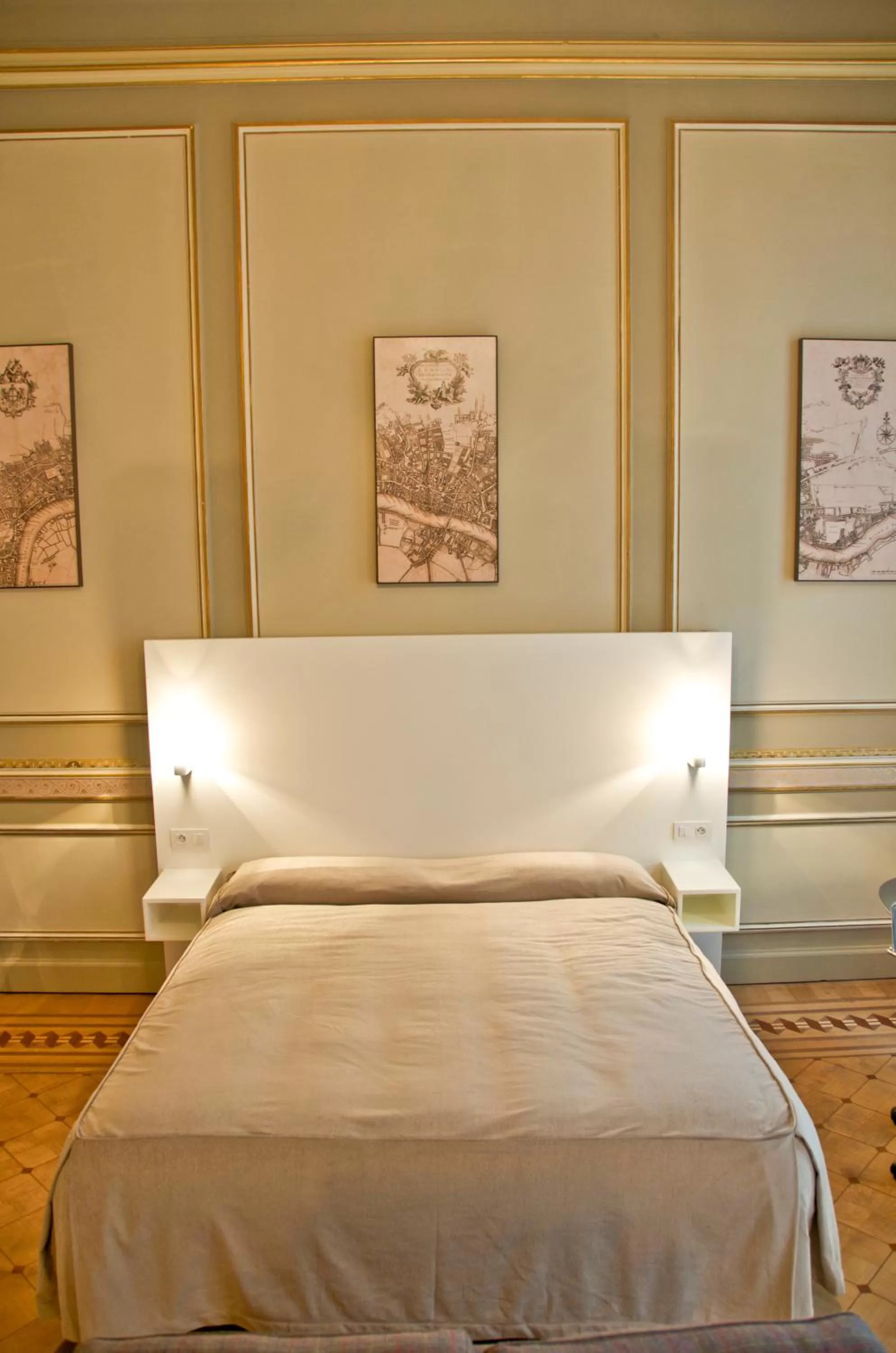 Bed in MAS Aparthotel EU