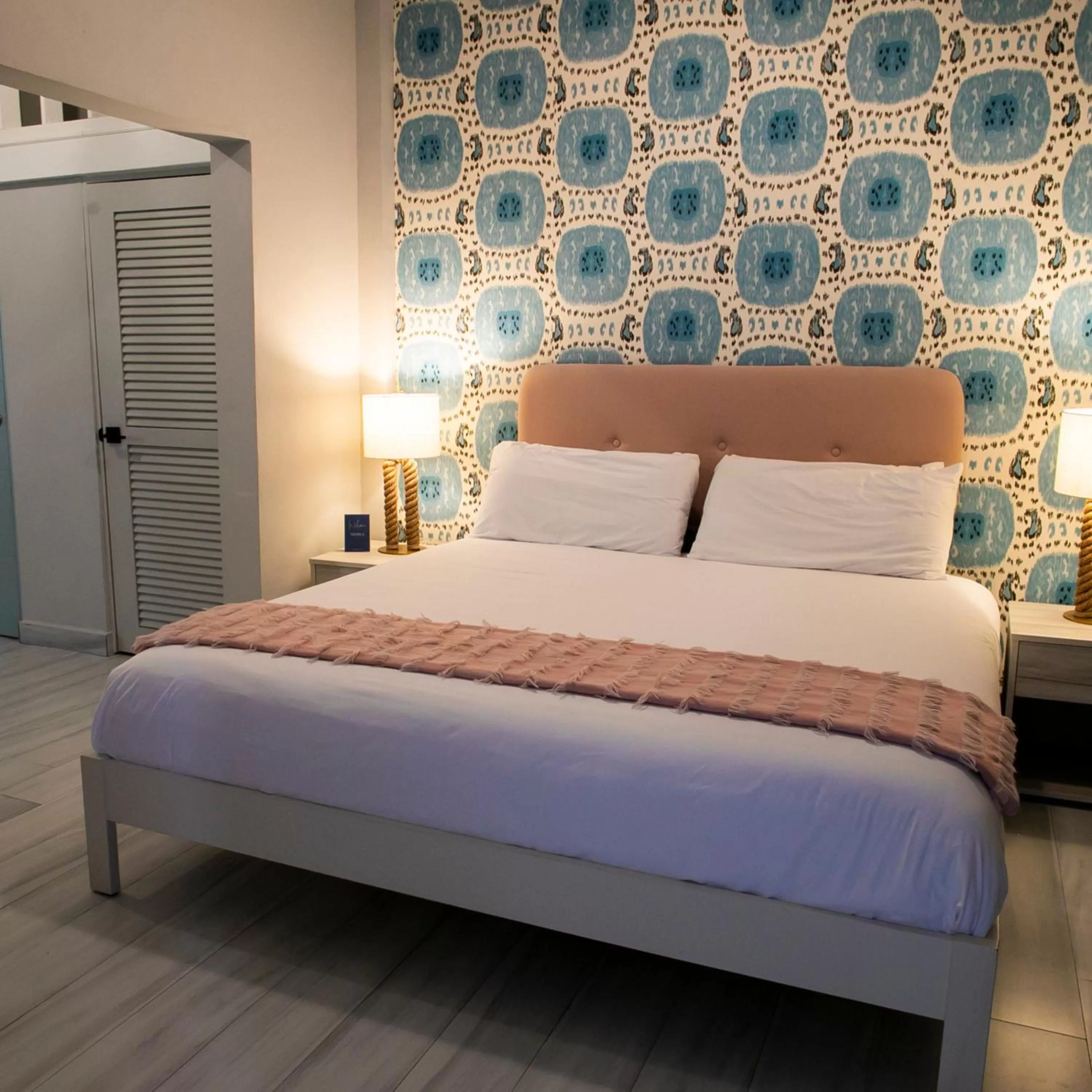 Bed in Trópica Beach Hotel