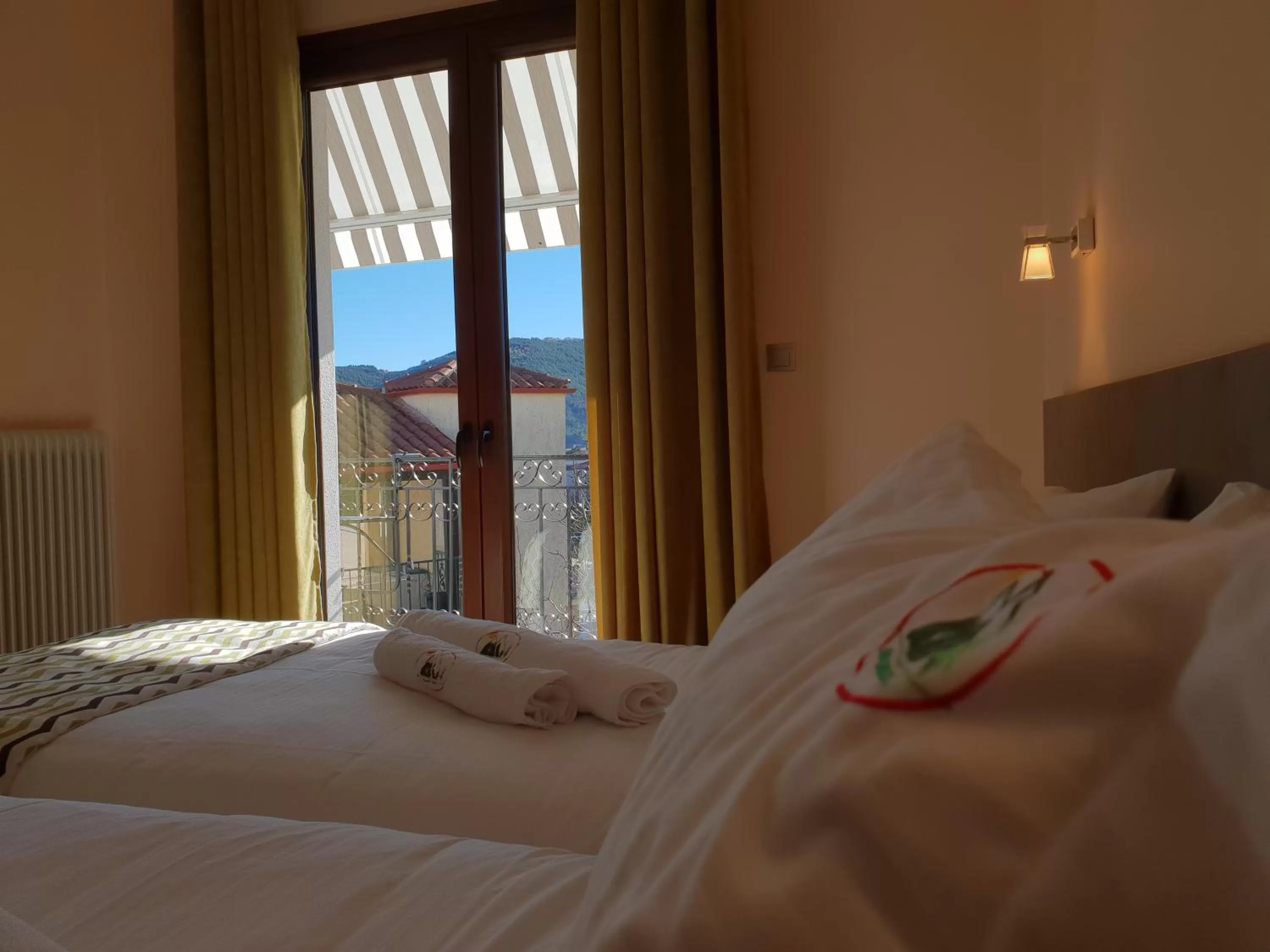 Photo of the whole room, Bed in Mondeus Inn Luxury