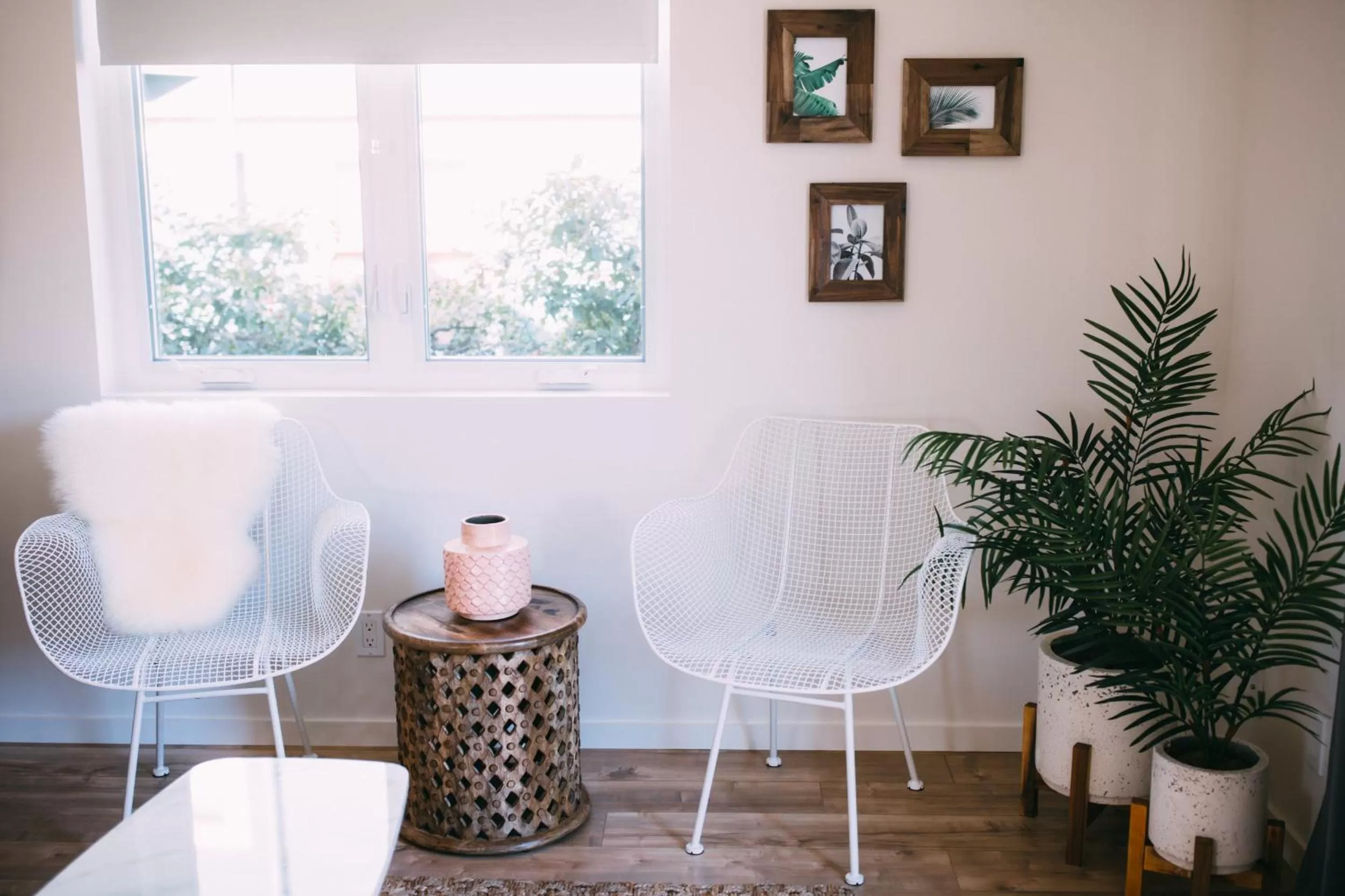 Communal lounge/ TV room in Noon on Sunset Hill