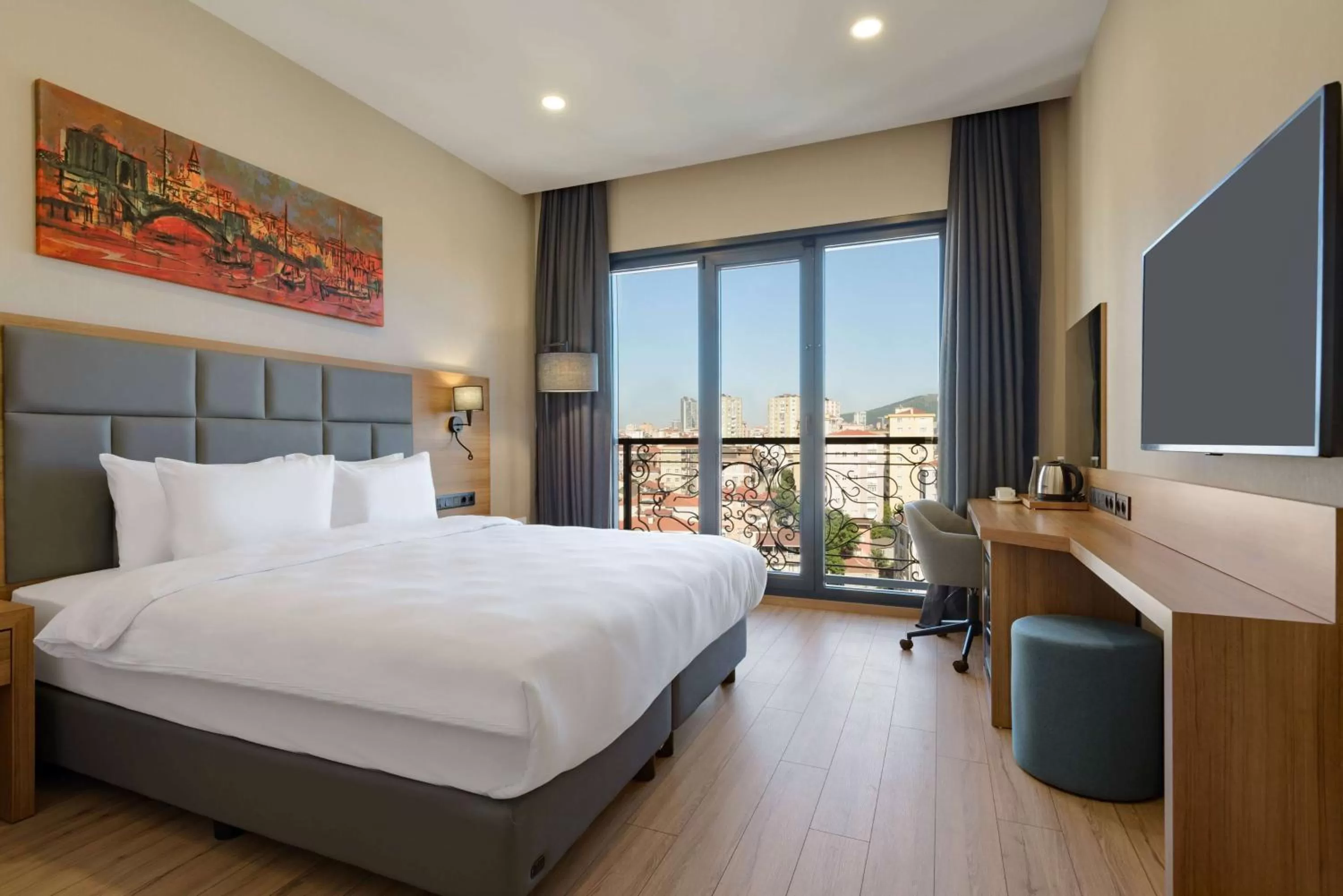 Photo of the whole room, Bed in Tryp by Wyndham Istanbul Atasehir