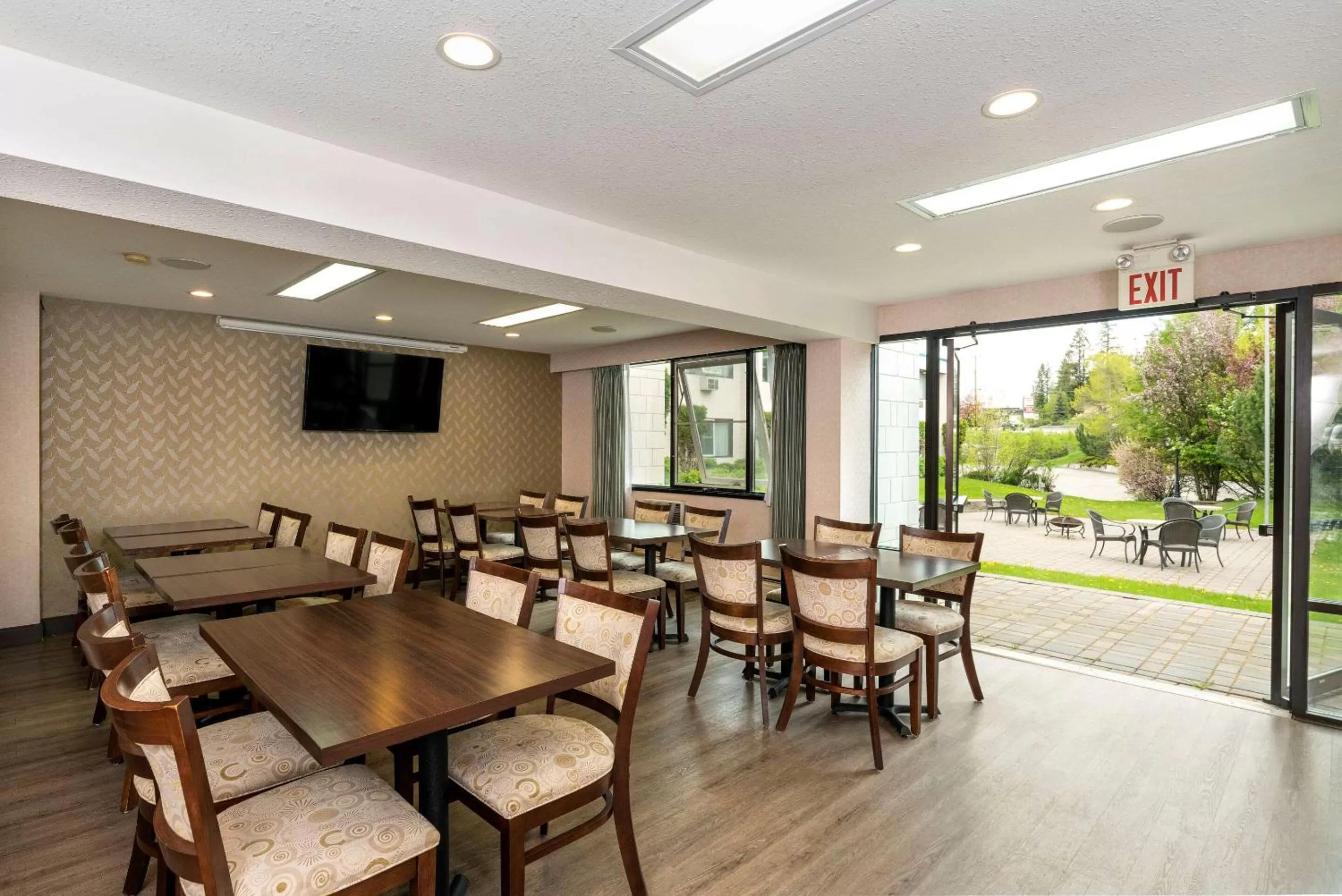 Breakfast in Prestige Riverside Lodge Quesnel