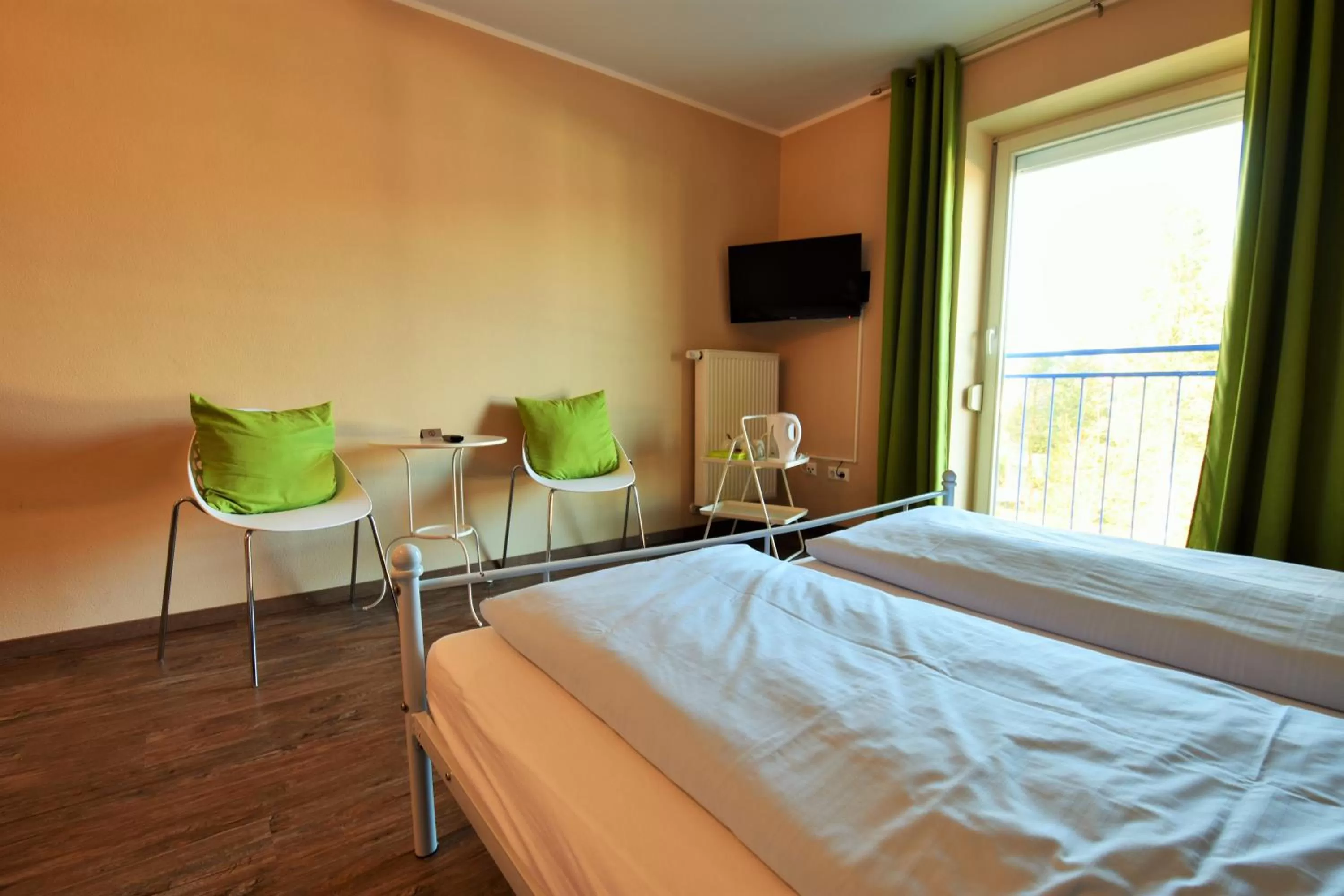 Photo of the whole room, Bed in Motel Füssen im Allgäu