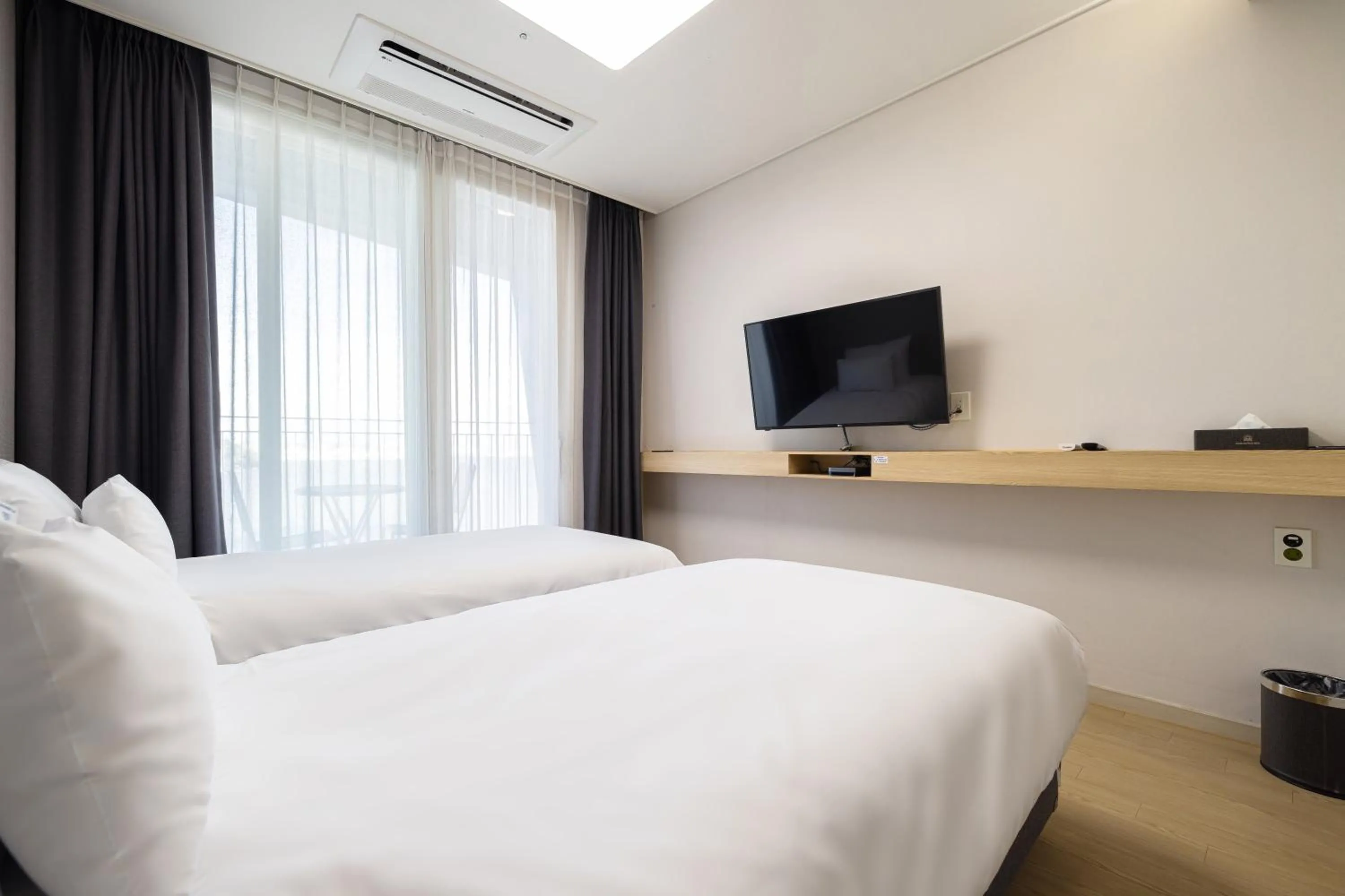 Bed in Ocean Soleview Hotel