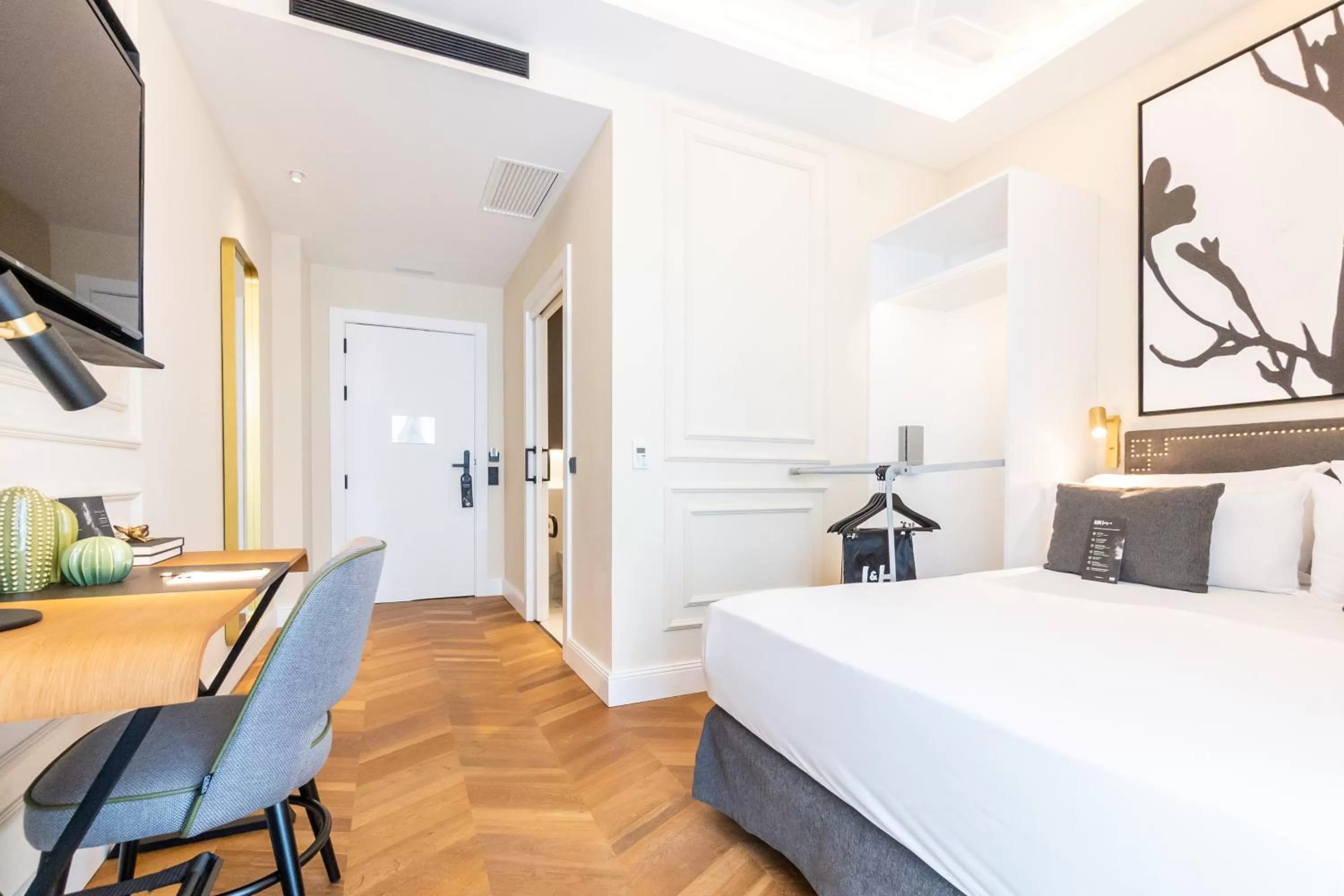 Bedroom, Bed in L&H Gran Vía Valencia