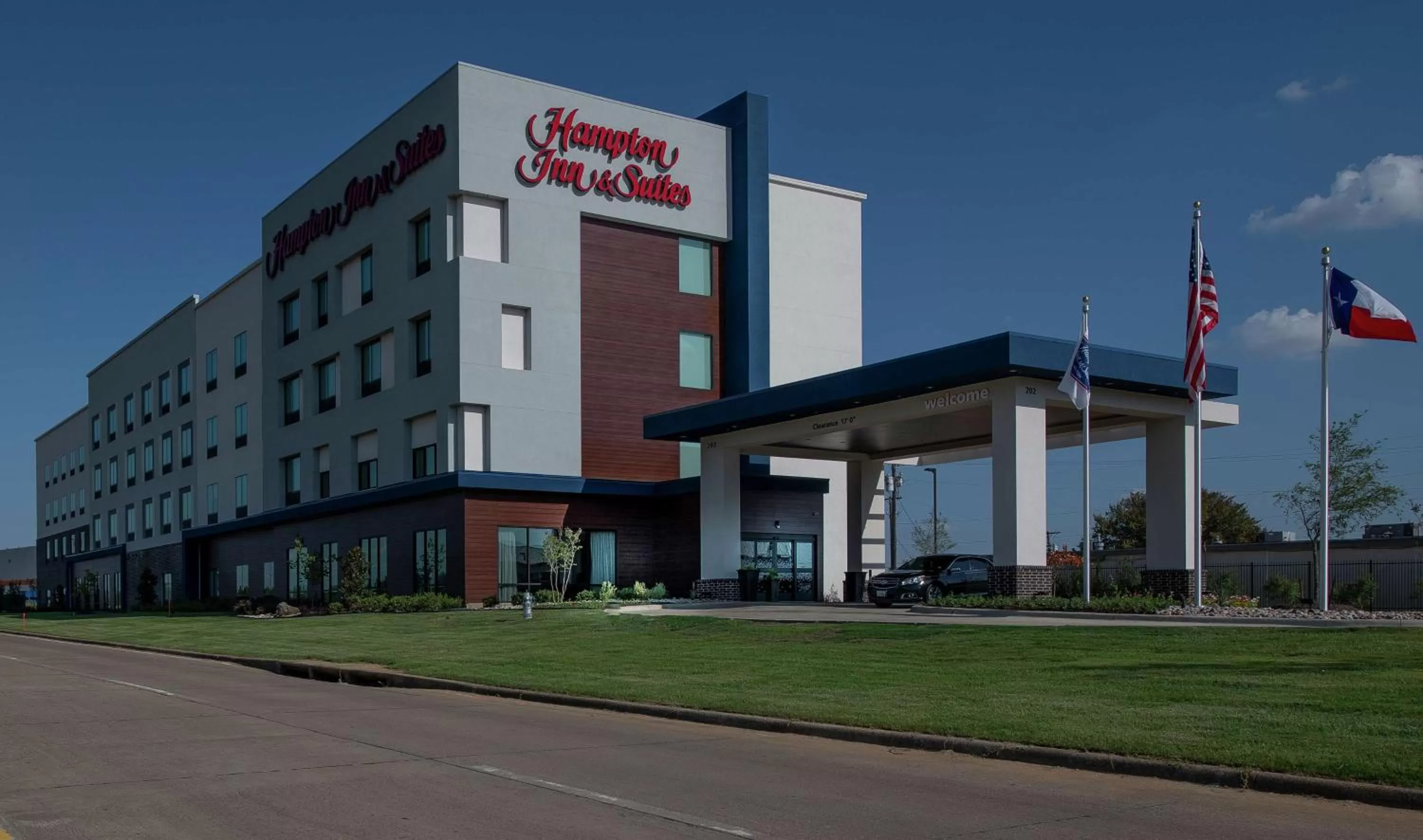 Property building in Hampton Inn & Suites Duncanville Dallas, Tx