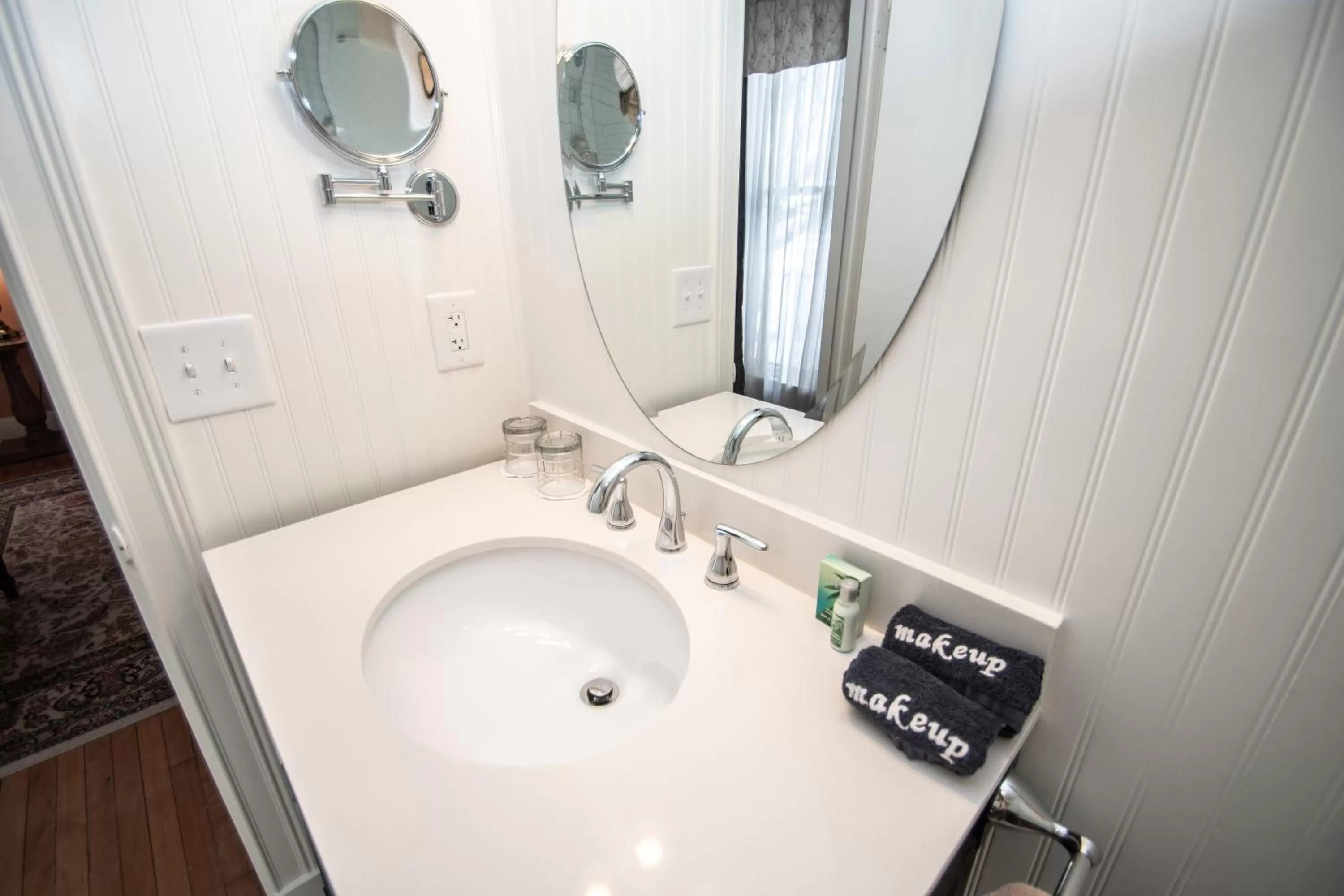 Bathroom in Looking Glass Inn