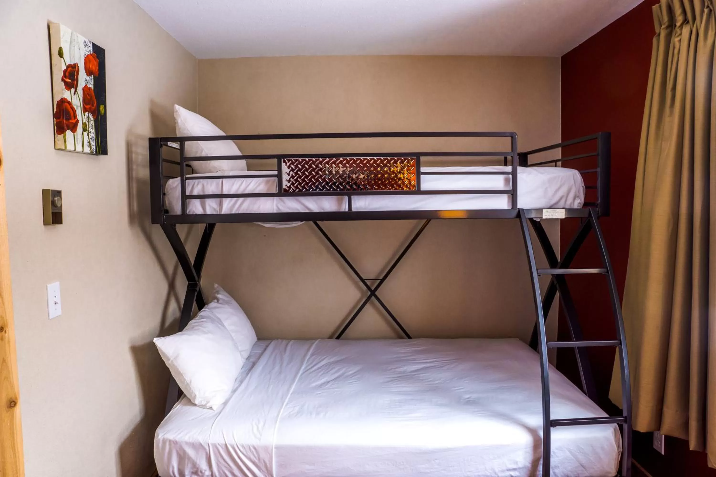 bunk bed, Bed in Murphy's Resort