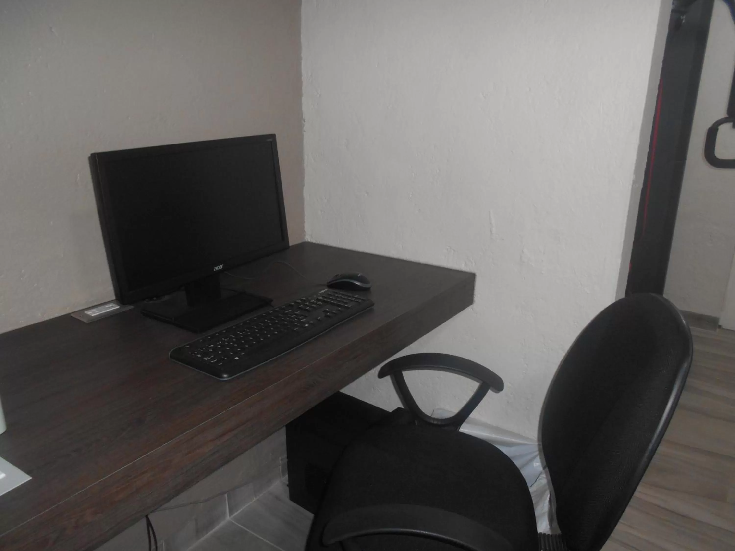 Business facilities in Hotel Puente Real