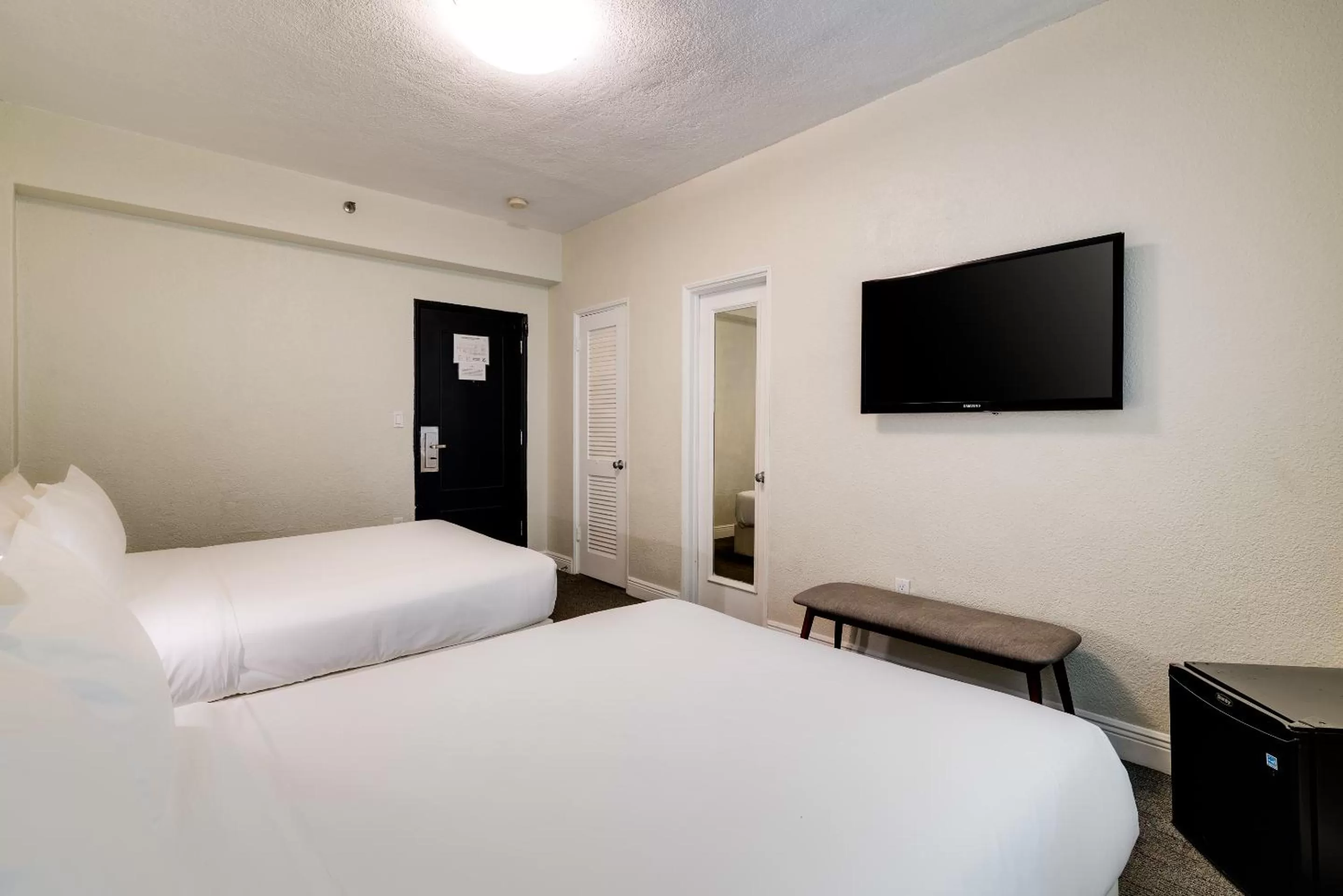 Bedroom, Bed in Crest Hotel Suites