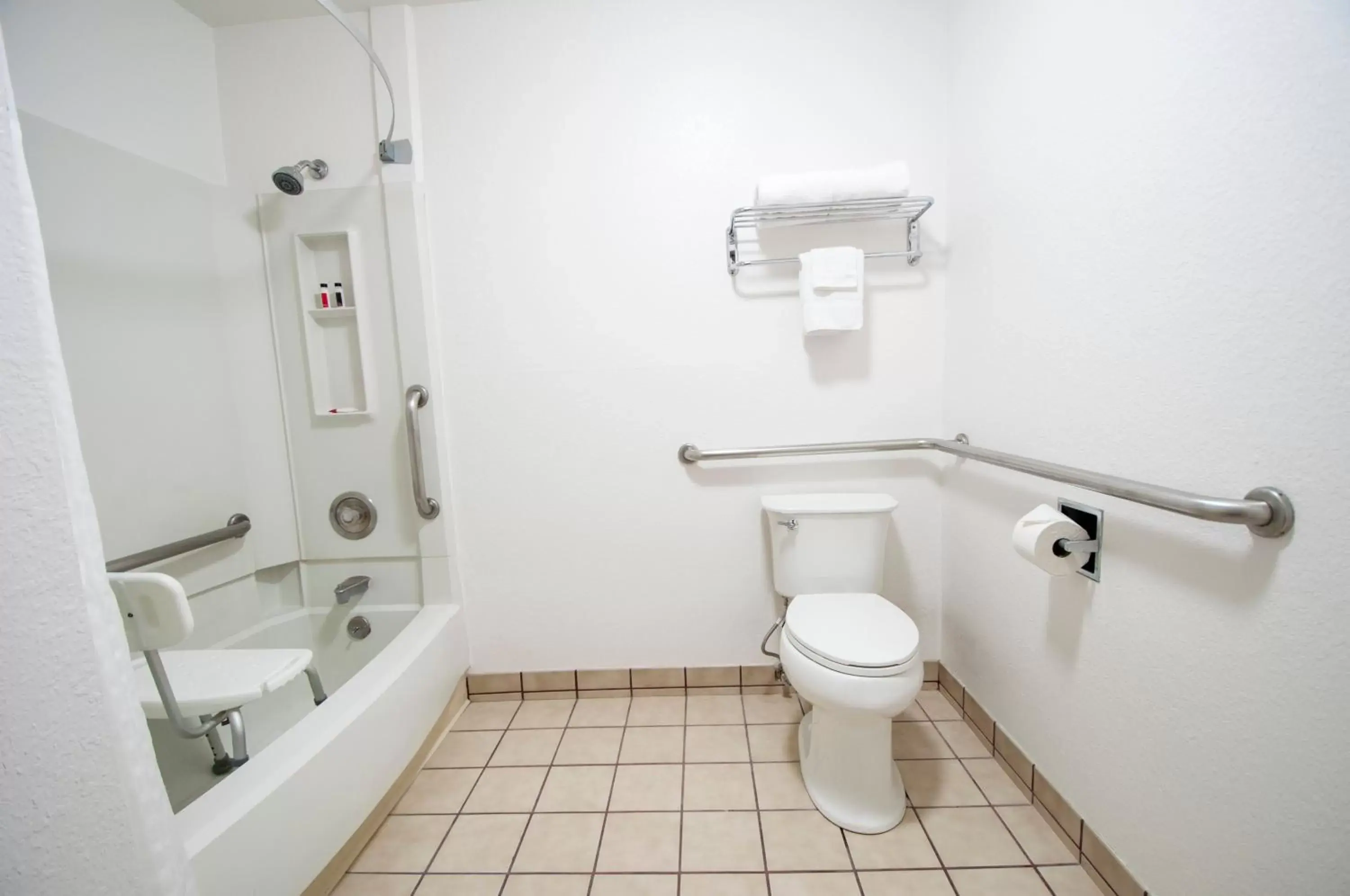 Queen Room - Accessible/Non Smoking in Quality Inn Wenatchee-Leavenworth Queen Room - Accessible/Non Smoking in Quality Inn Wenatchee-Leavenworth