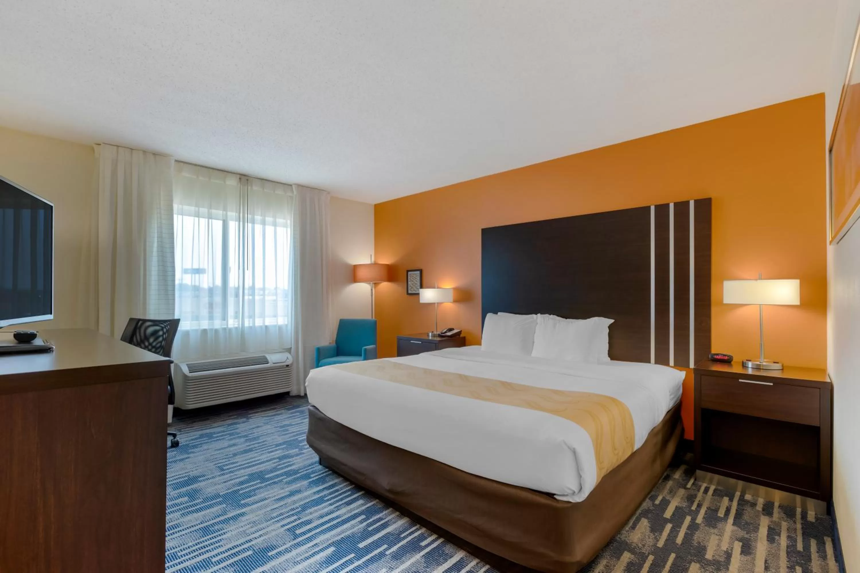 Bedroom, Bed in Quality Inn & Suites Keokuk North