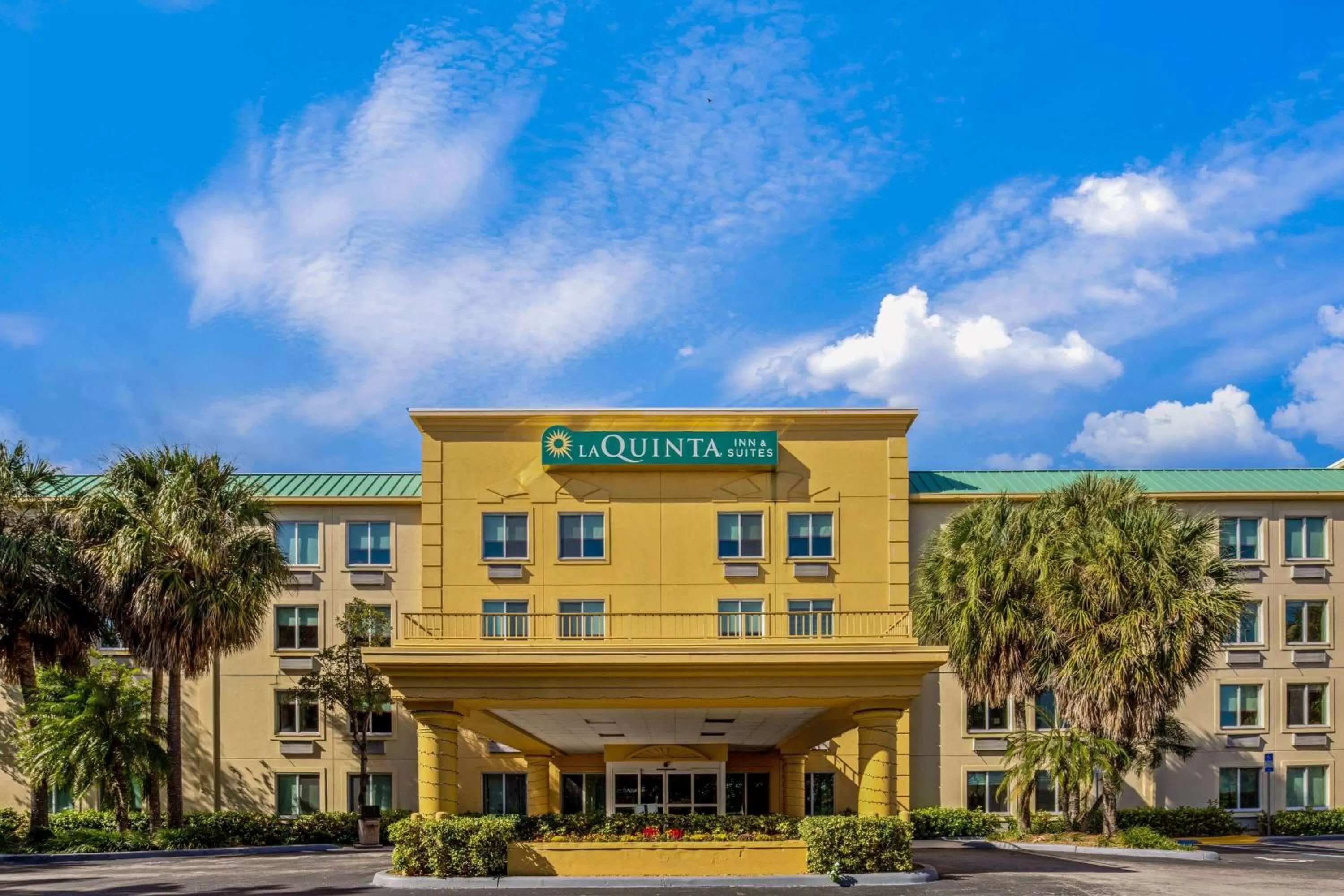 Property building in La Quinta by Wyndham Miami Cutler Bay
