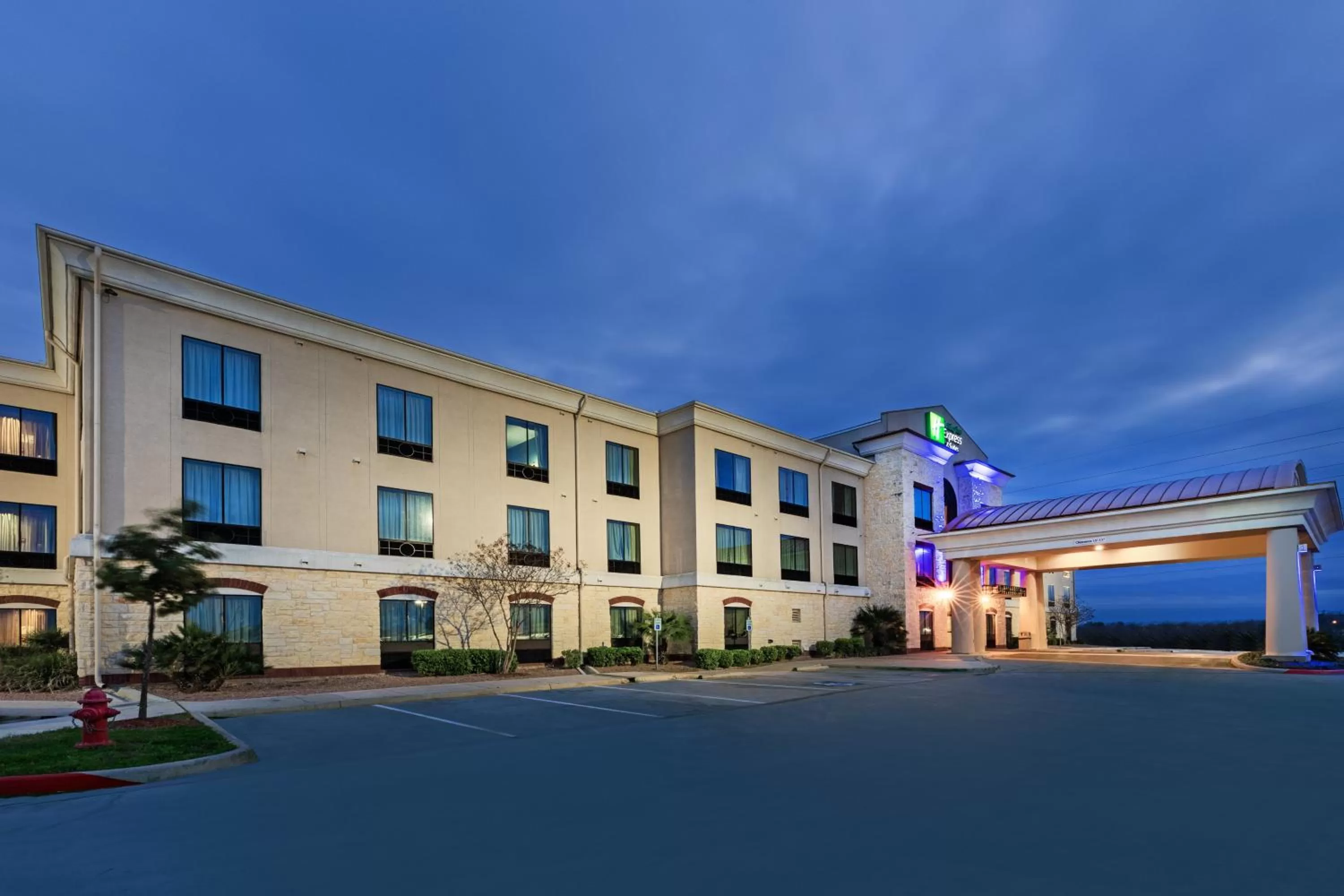 Property building in Holiday Inn Express Hotel & Suites Floresville by IHG
