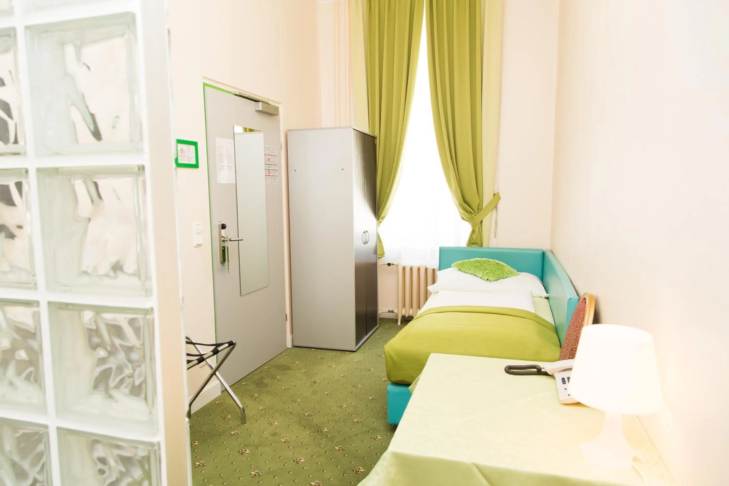 Photo of the whole room, Room Photo in Hotel Odeon