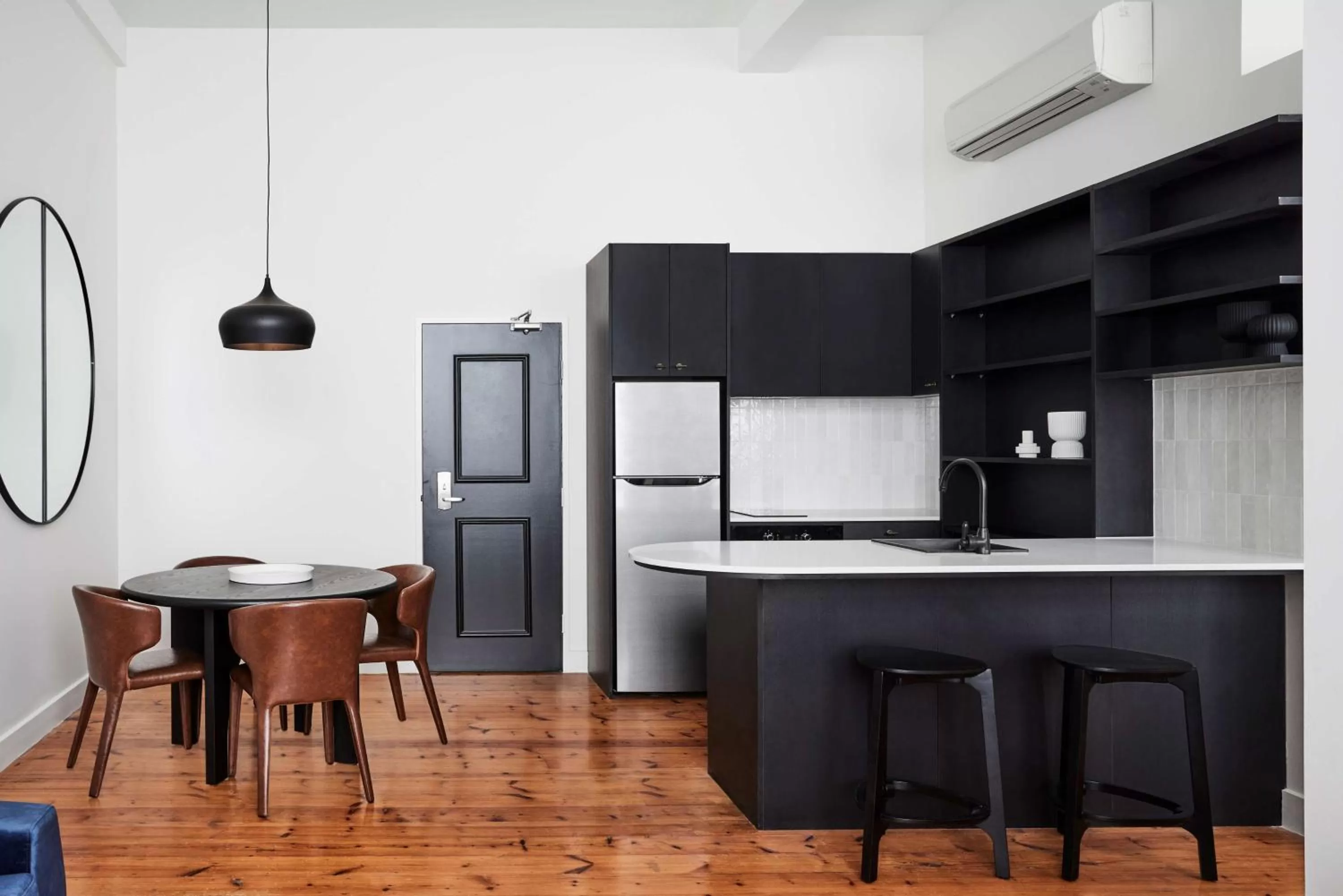Kitchen or kitchenette in Adina Apartment Hotel Melbourne Flinders Street