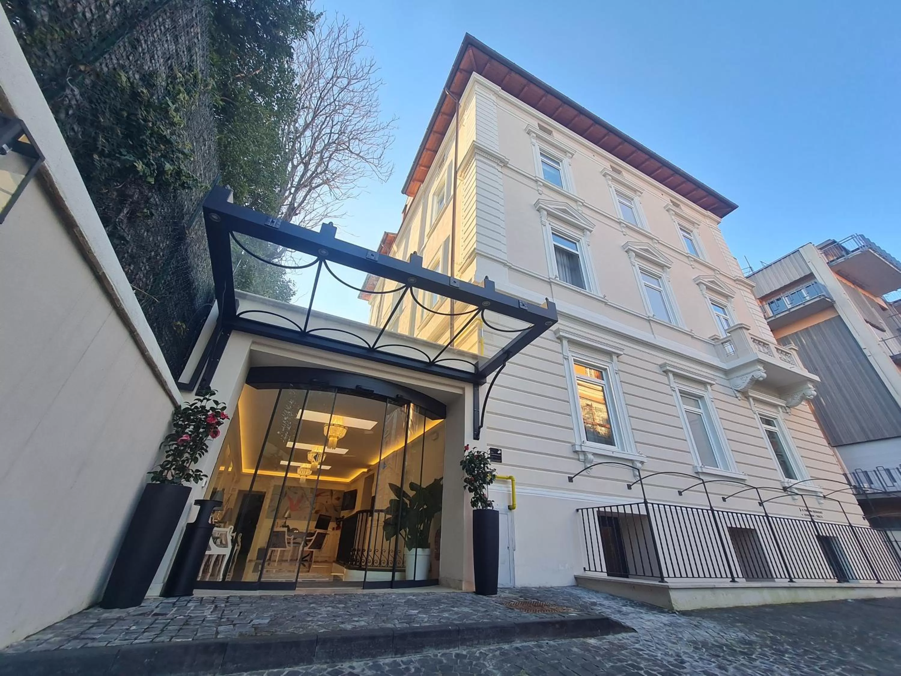 Property building in Hotel La Ville Rome