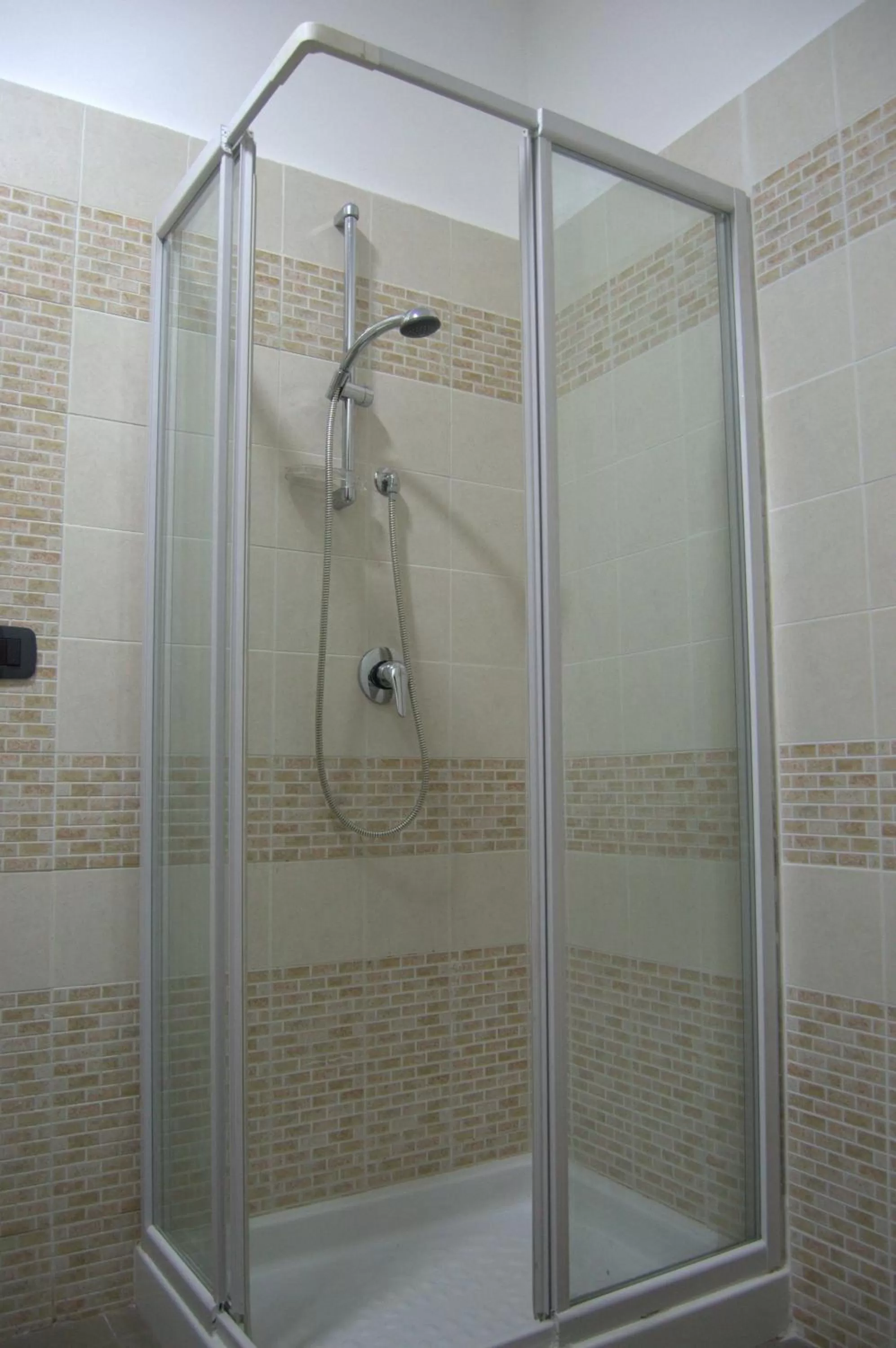 Shower, Bathroom in Civico 83