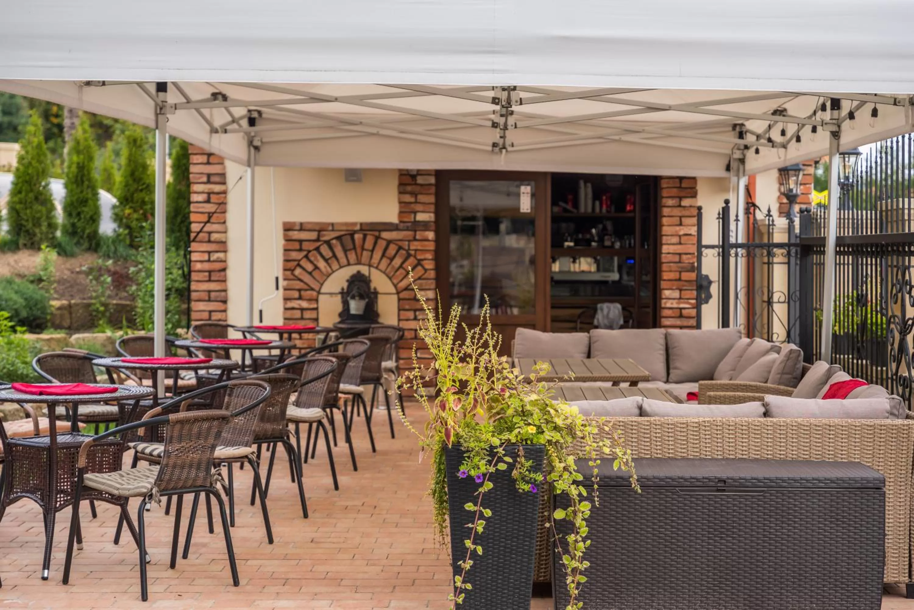 Restaurant/places to eat, Lounge/Bar in Villa Libosad